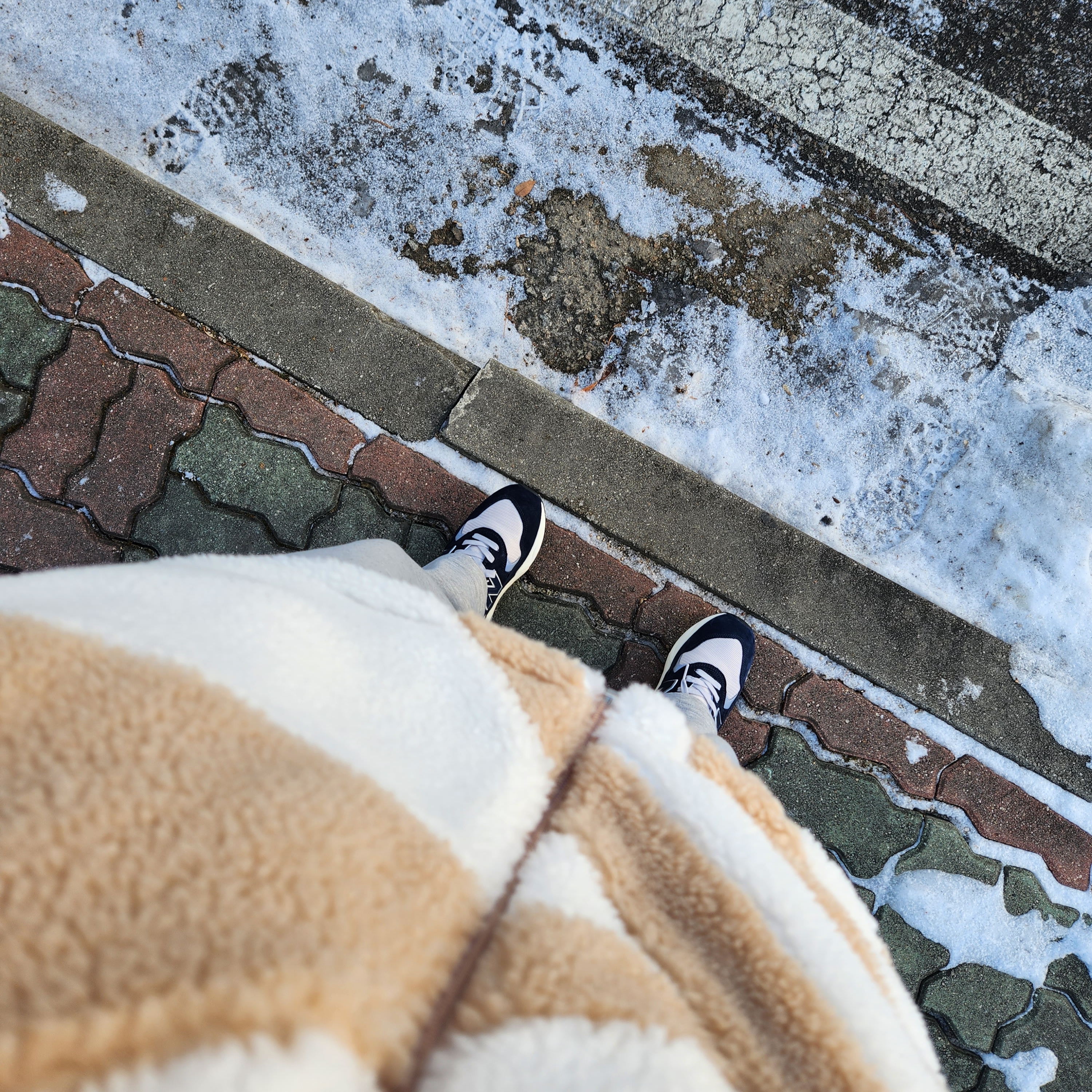 New Balance 580 Navy Cream 착용 스타일 - 4