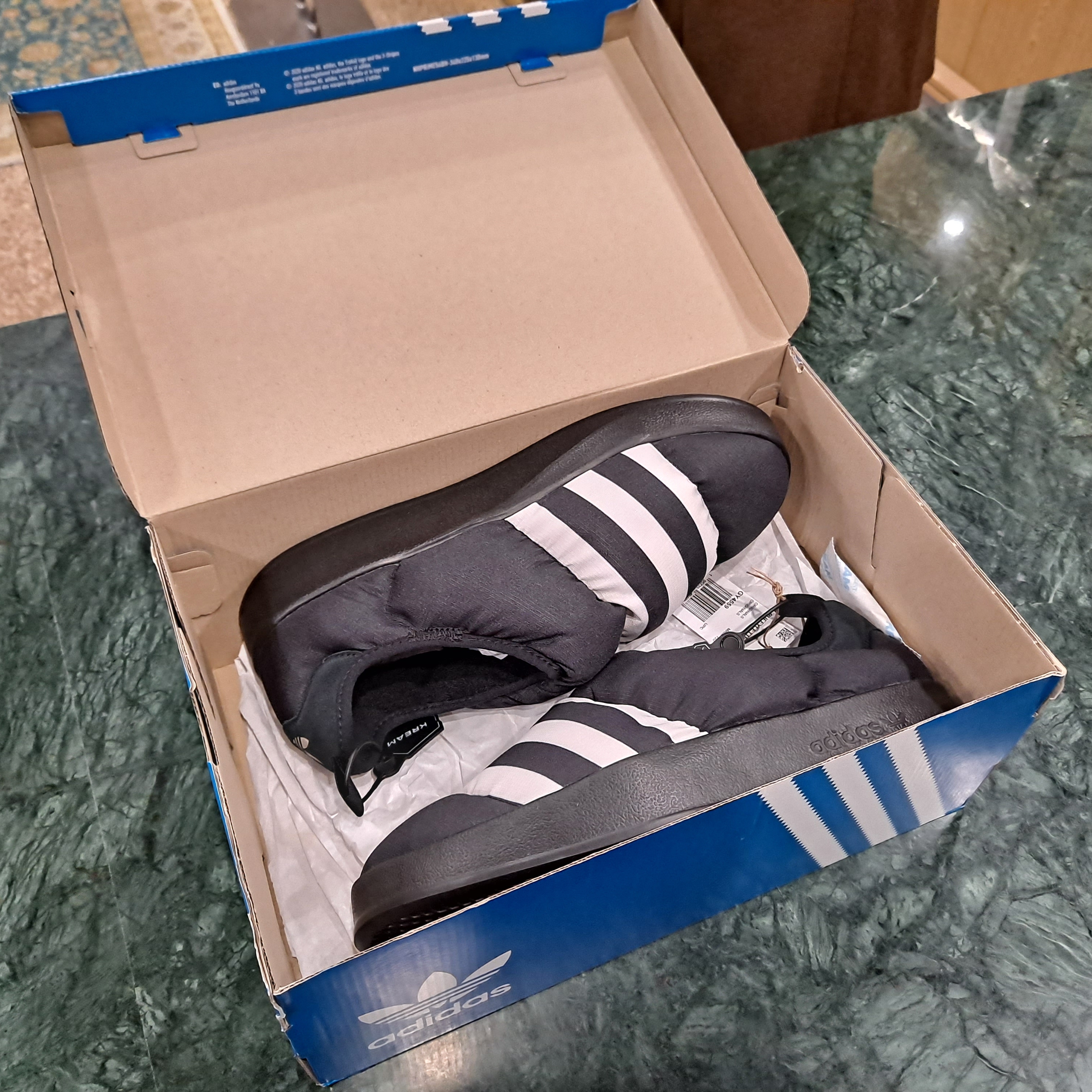 Adidas Puffylette Core Black 착용 스타일 - 3