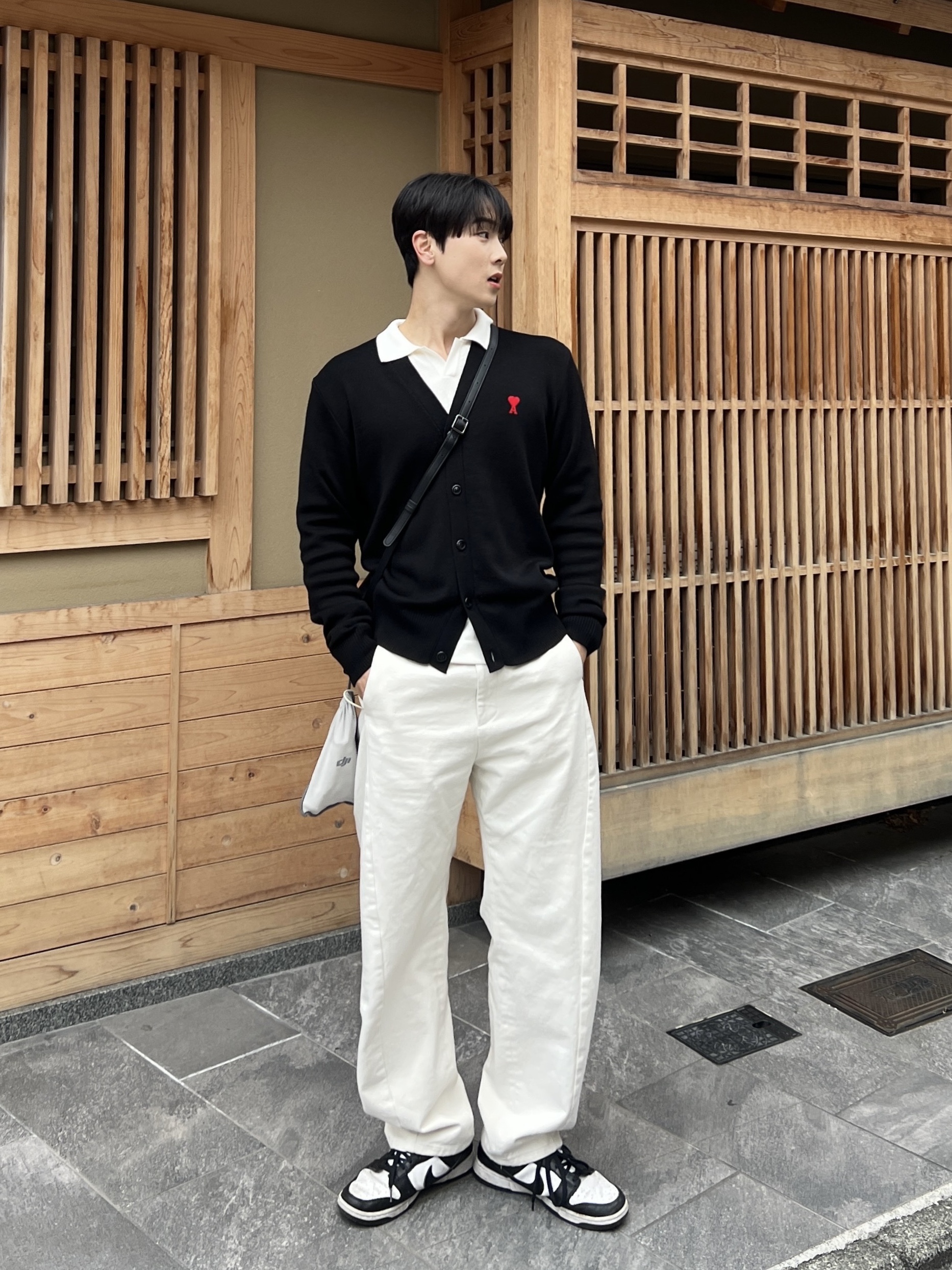 AMI de Coeur Wool Cardigan Black, Nike Dunk Low Retro Black 착용 스타일 - 2