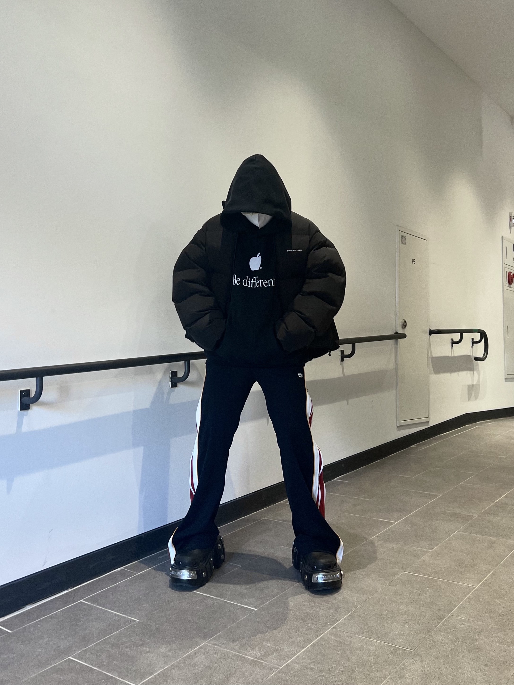 Balenciaga x Crocs Hardcrocs Slide Black, Diesel P-Zampock Sweatpants with Side Zip Black 착용 스타일 - 3