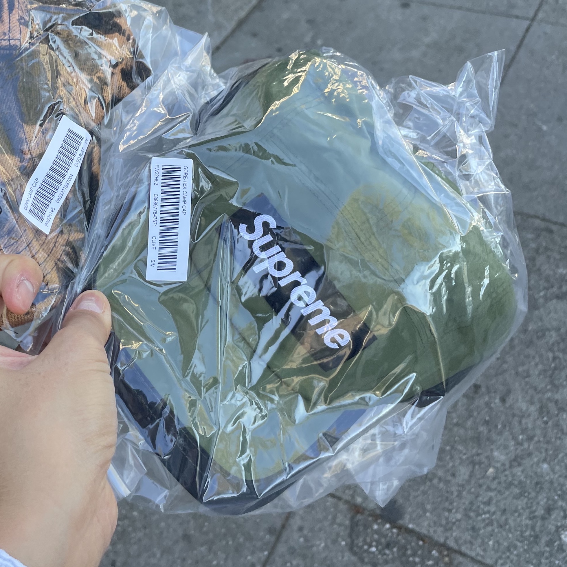 Supreme Gore-Tex Camp Cap Olive - 22FW 착용 스타일