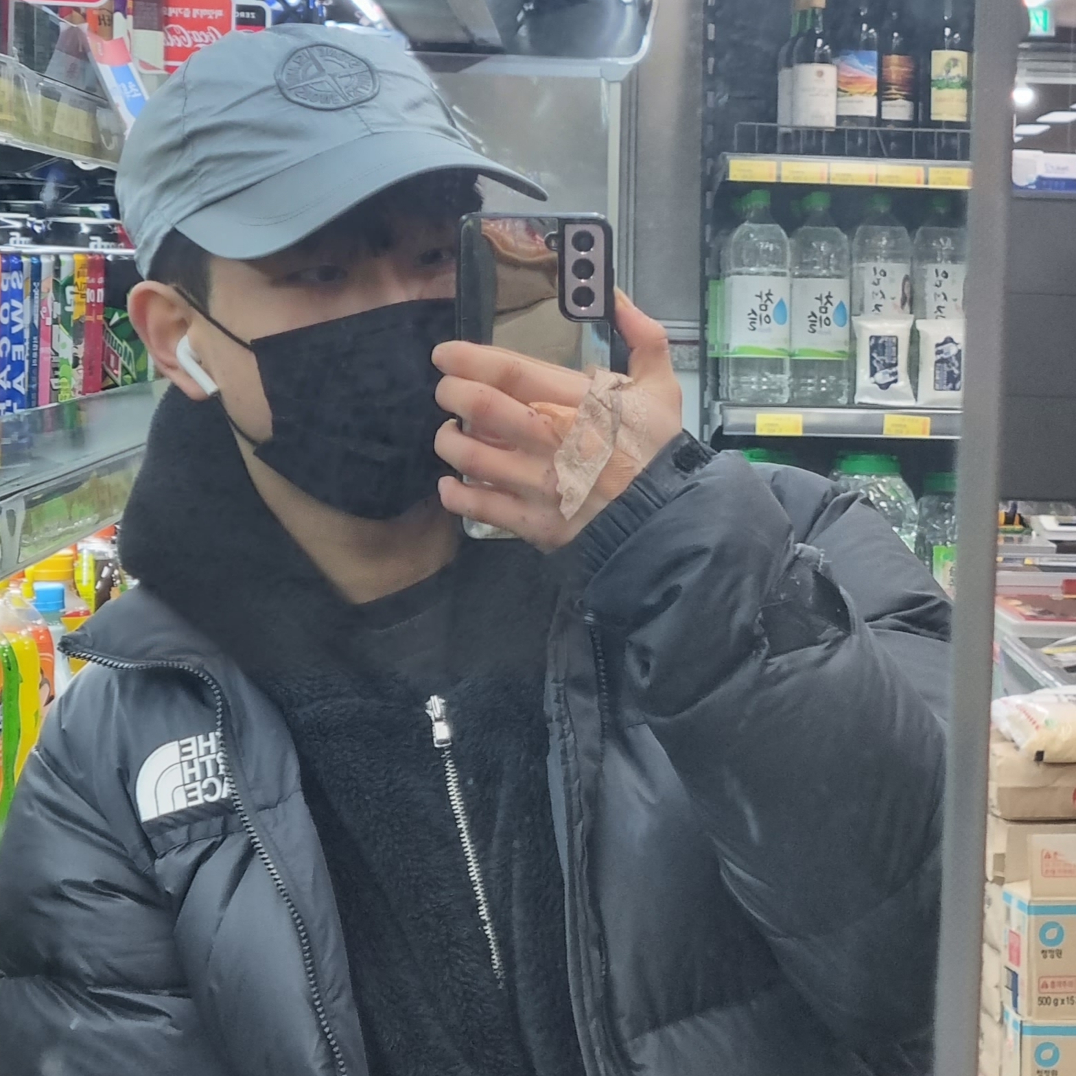 Stone Island 99576 Nylon Metal 6-Panel Cap Aqua - 22FW, The North Face 1996 Eco Nuptse Jacket Black 착용 스타일 - 1