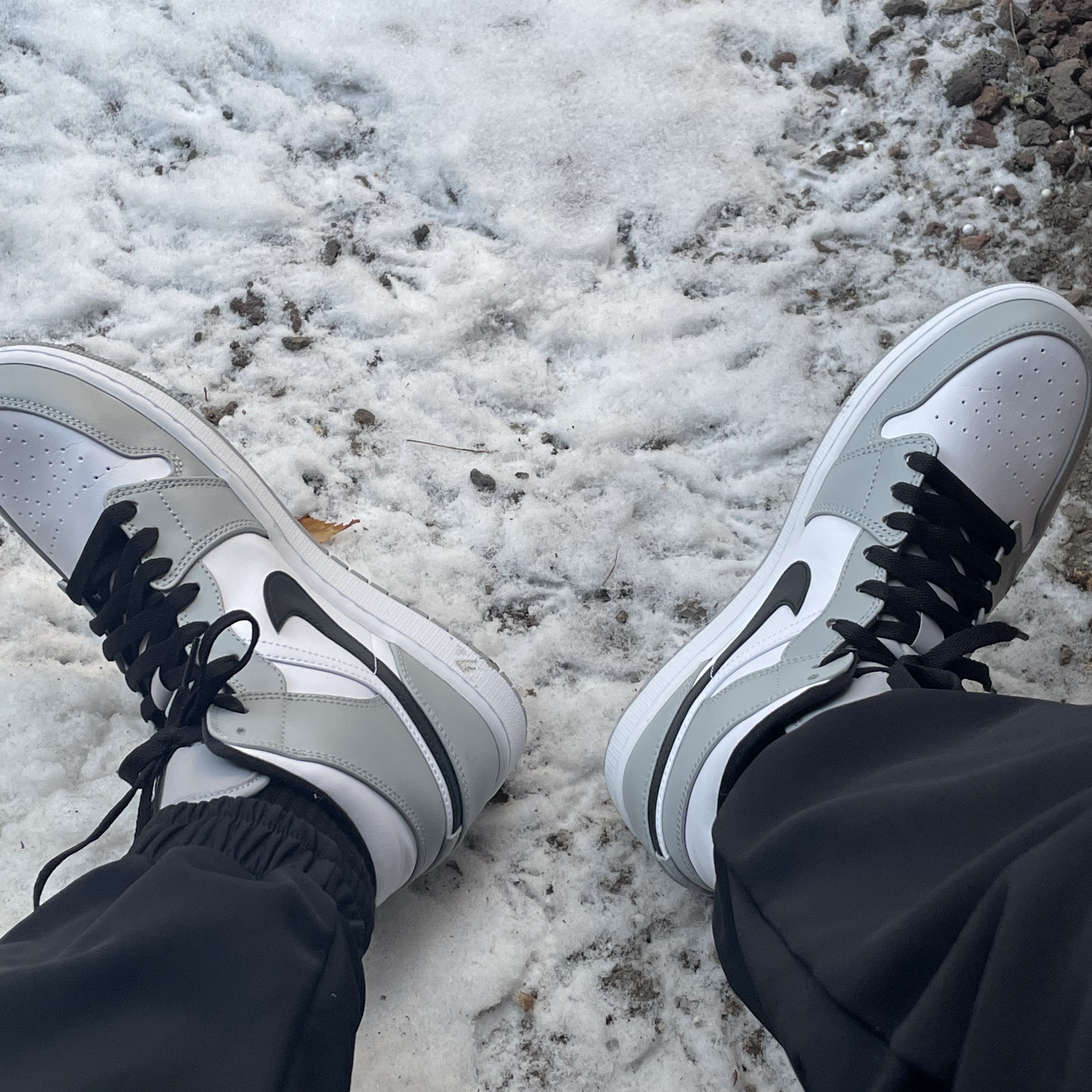 Jordan 1 Mid Light Smoke Grey 착용 스타일