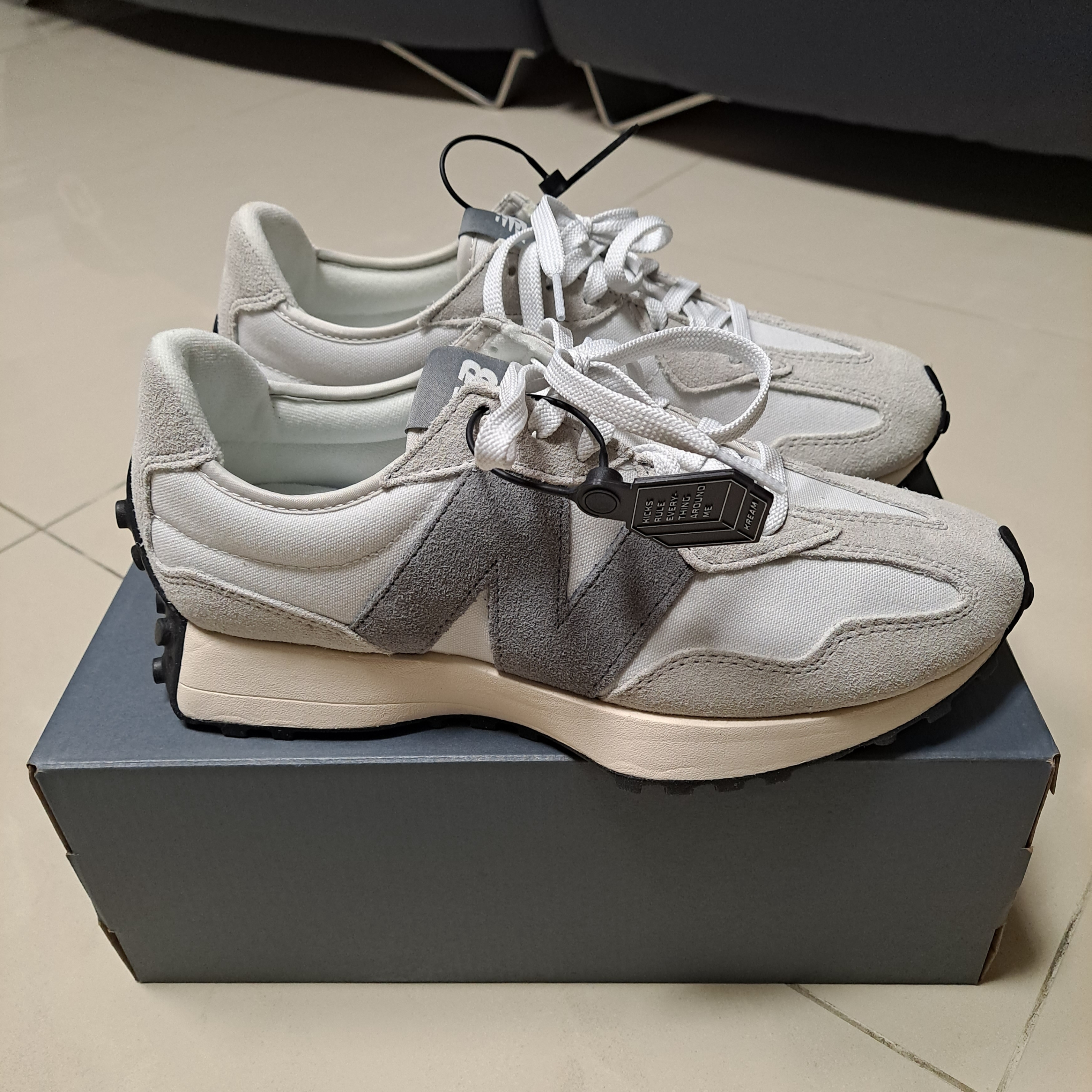 New Balance 327 Nimbus Cloud Rain Cloud 착용 스타일 - 3