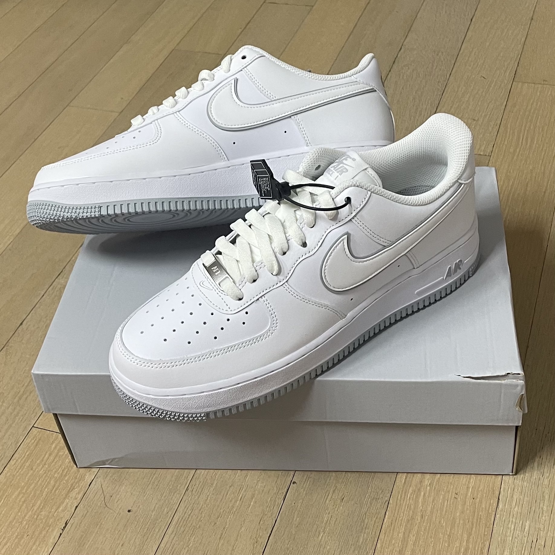 Nike Air Force 1 '07 White Wolf Grey 착용 스타일