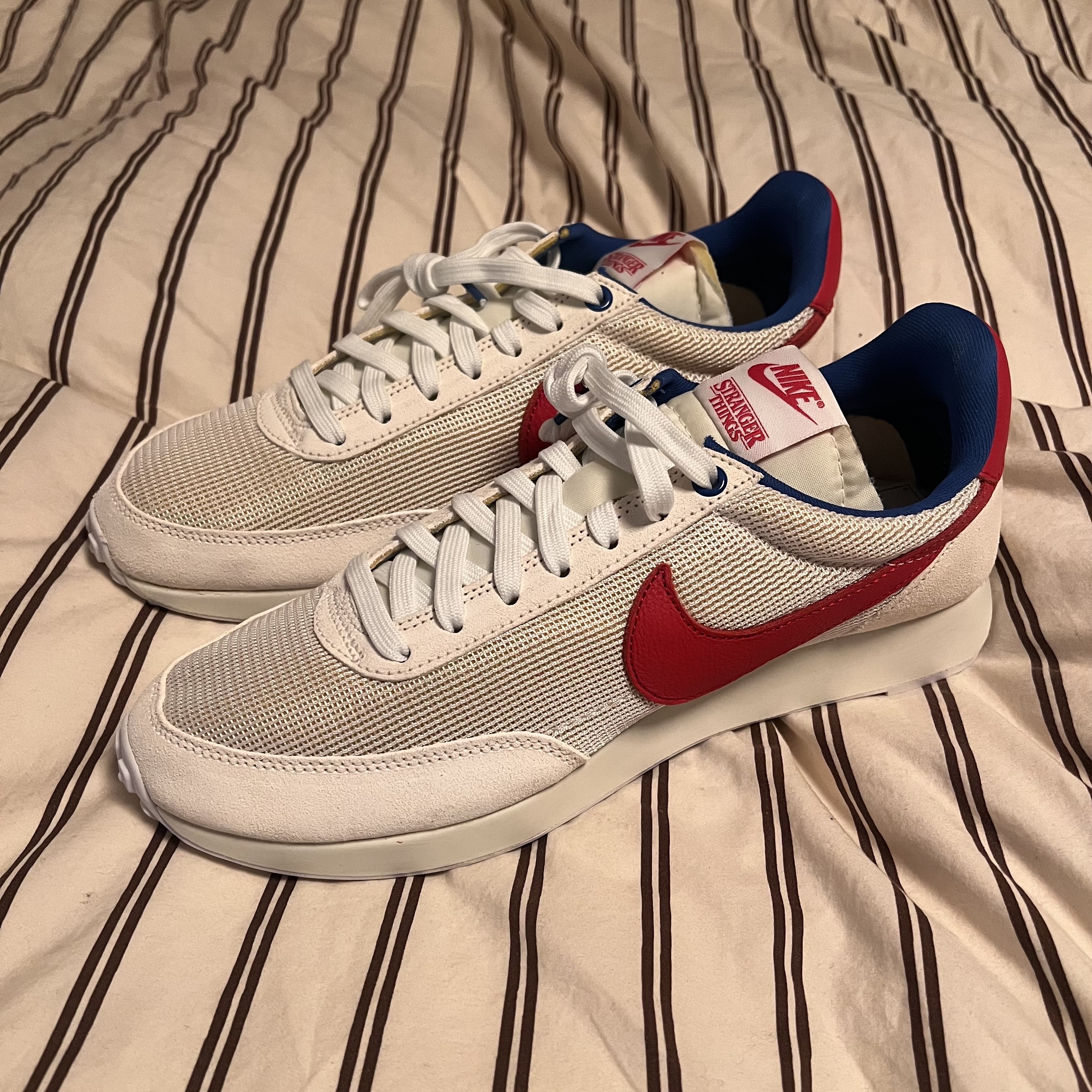 Nike x Stranger Things Tailwind 79 Independence Day Pack 착용 스타일 - 2