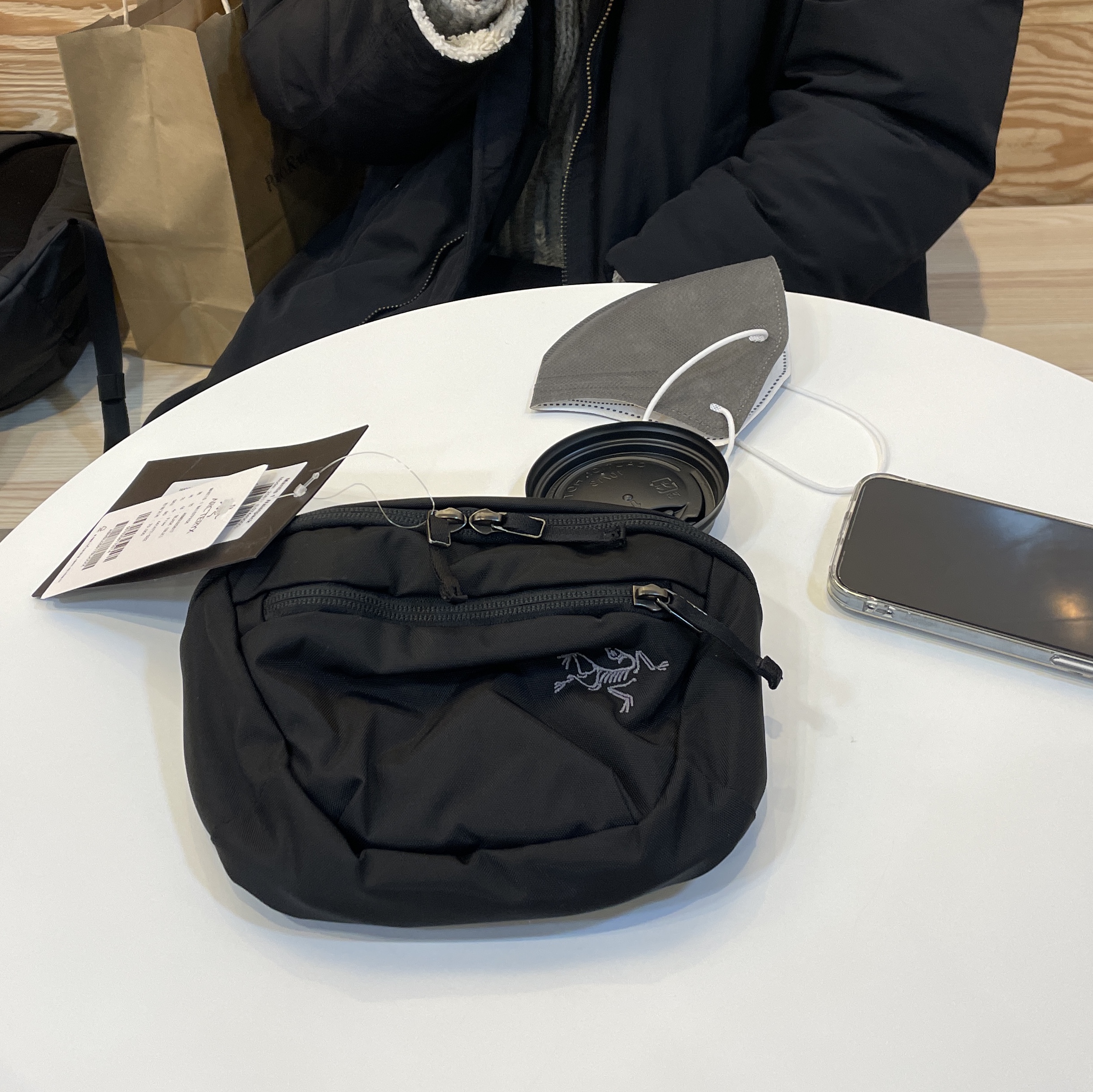 Arc'teryx Mantis 1 Waistpack Black 착용 스타일