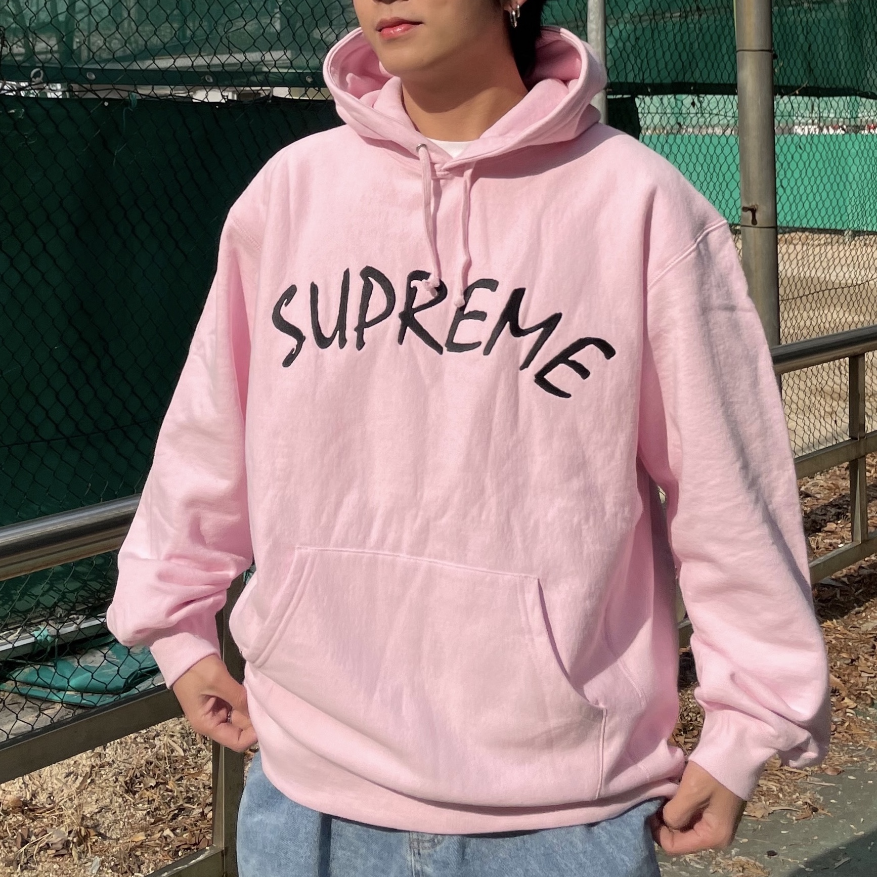 Supreme FTP Arc Hooded Sweatshirt Washed Light Pink - 21SS, Jordan 5 x Off-White Retro SP Sail Fire Red 착용 스타일 - 3