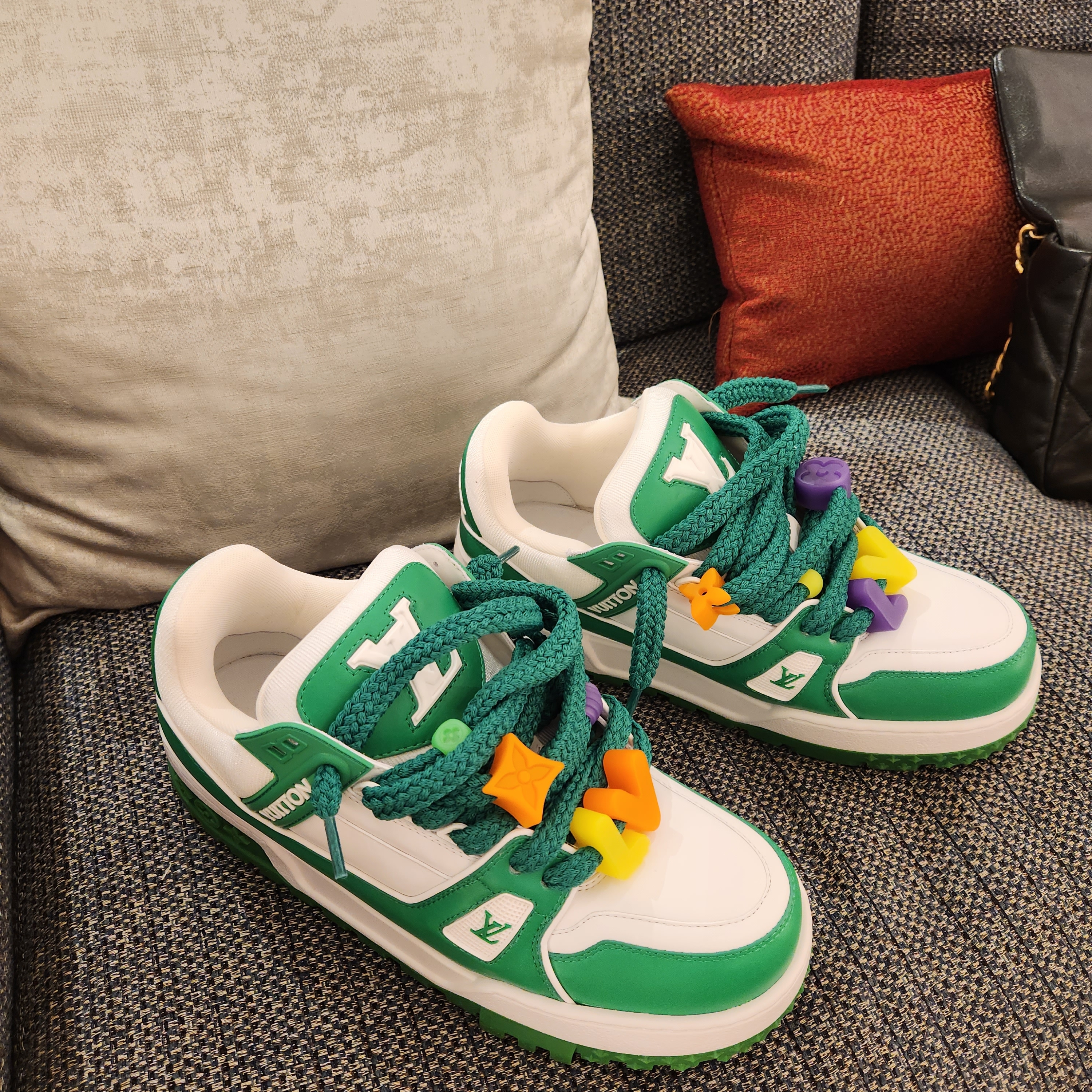 Louis Vuitton LV Trainer Maxi Sneakers Green 착용 스타일 - 2