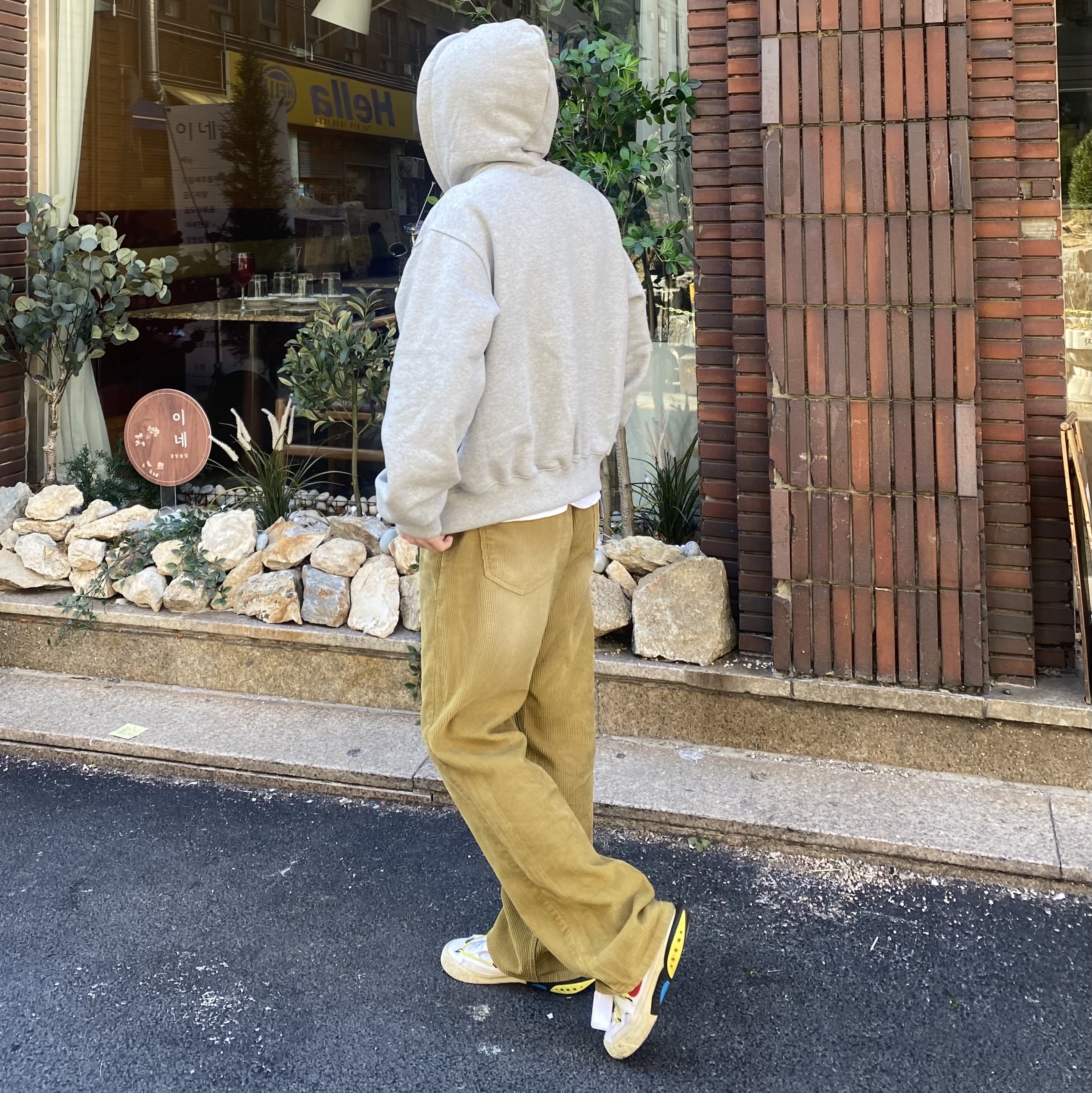 Nike x Off-White Blazer Low '77 White and University Red 착용 스타일 - 1