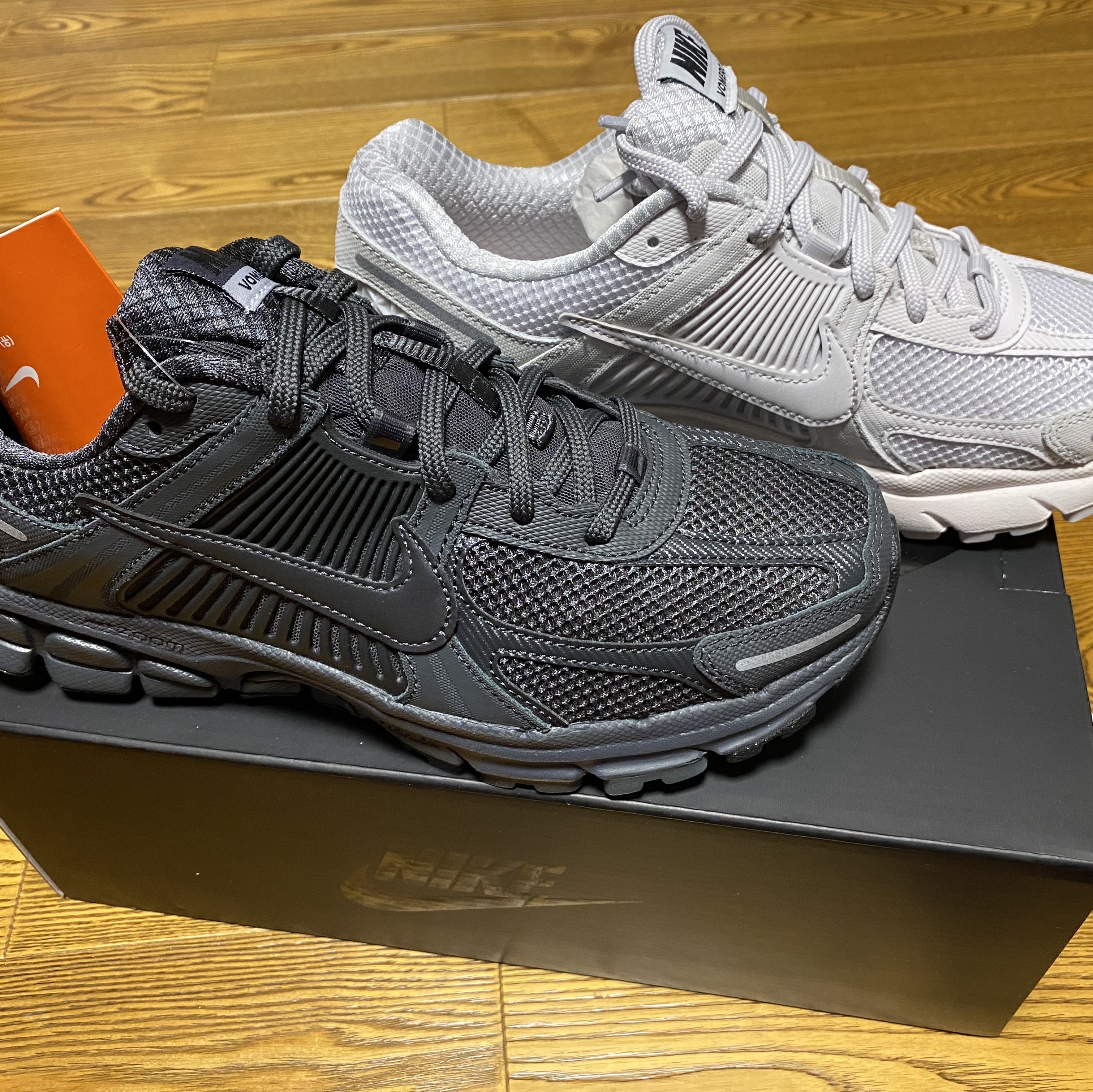 Nike Zoom Vomero 5 SP Vast Grey 2023, Nike Zoom Vomero 5 SP Anthracite 2023 착용 스타일 - 2
