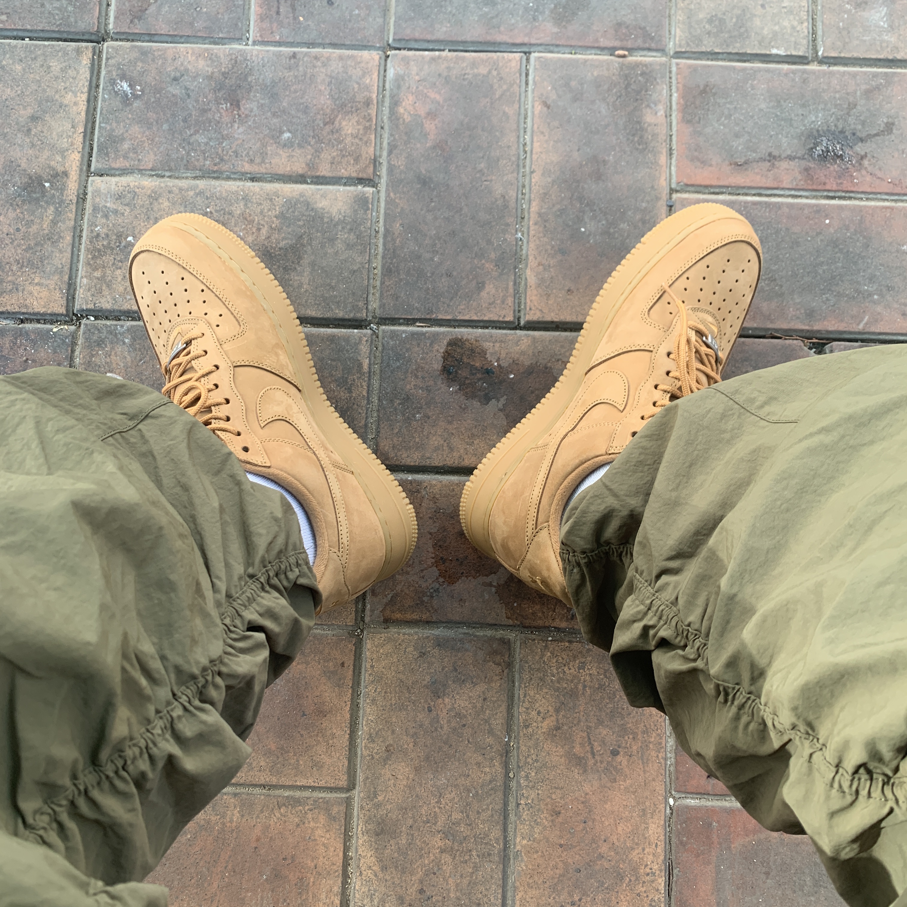Nike x Supreme Air Force 1 Low Flax 착용 스타일