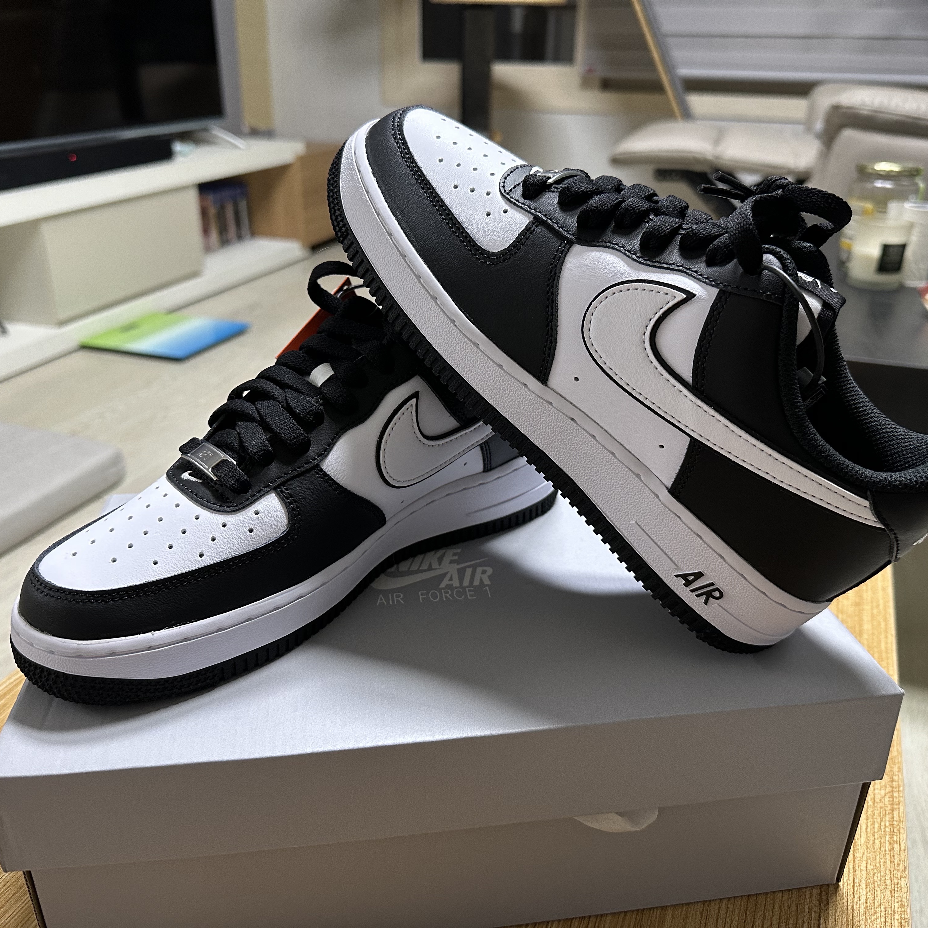 Nike Air Force 1 '07 Black White 착용 스타일 - 2
