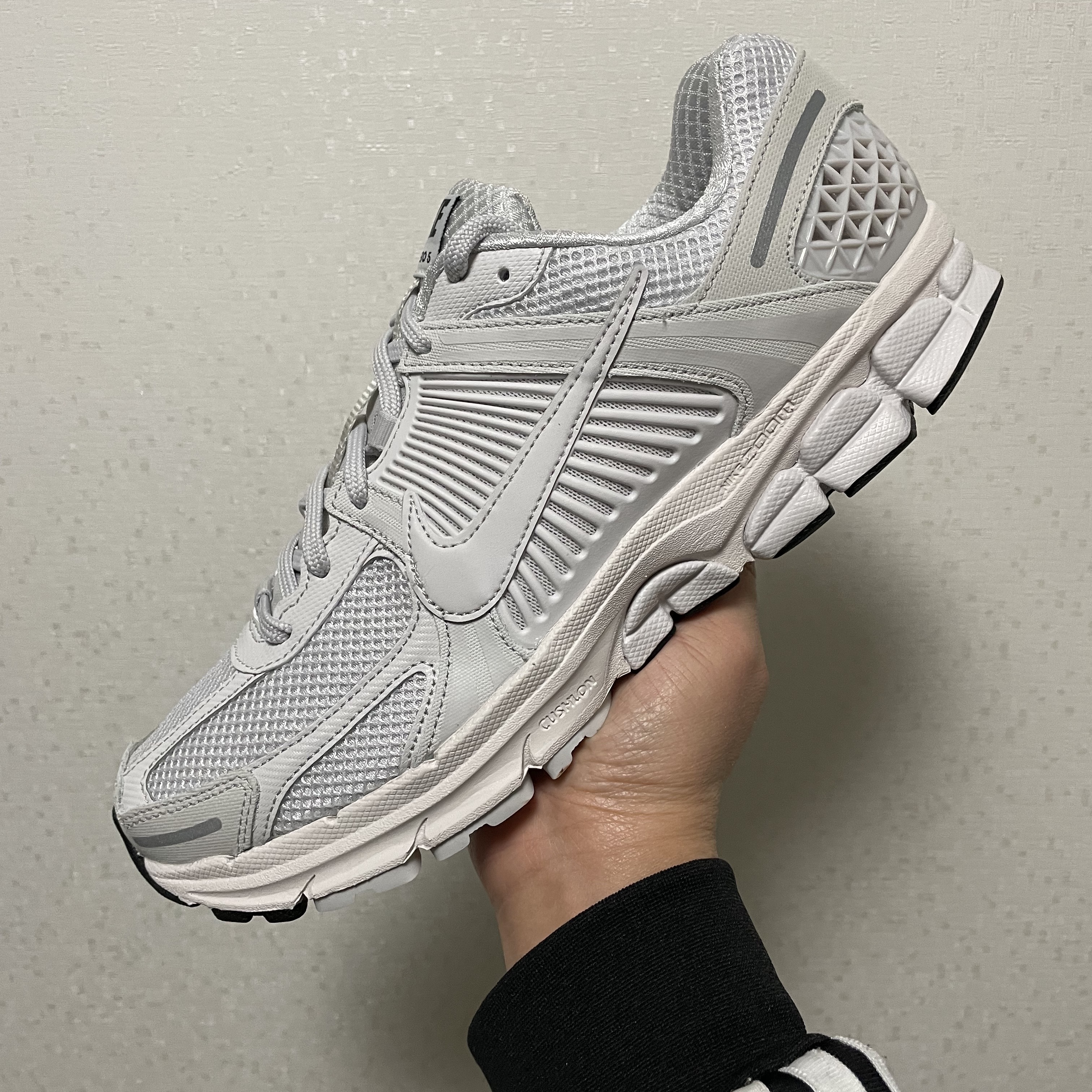 Nike Zoom Vomero 5 SP Vast Grey 2023 착용 스타일 - 1