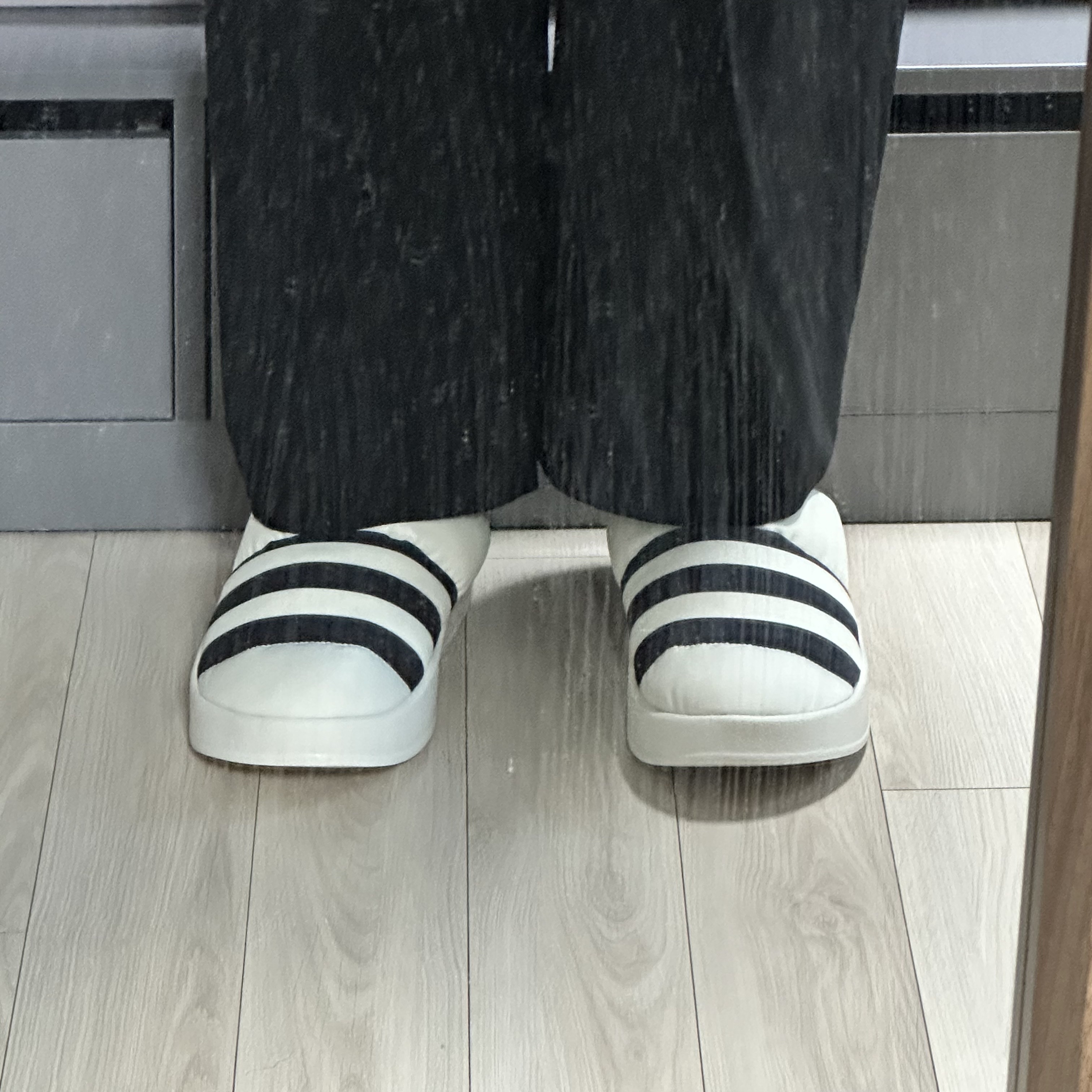 Adidas Puffylette Off White 착용 스타일