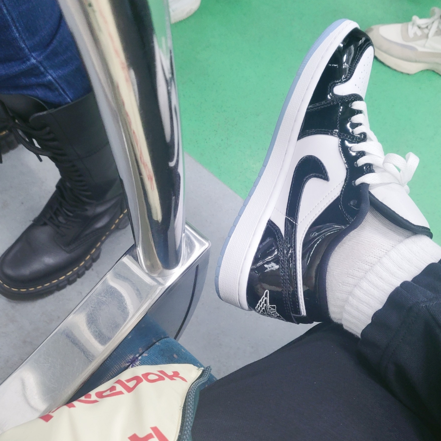 Jordan 1 Low SE Concord 착용 스타일 - 1