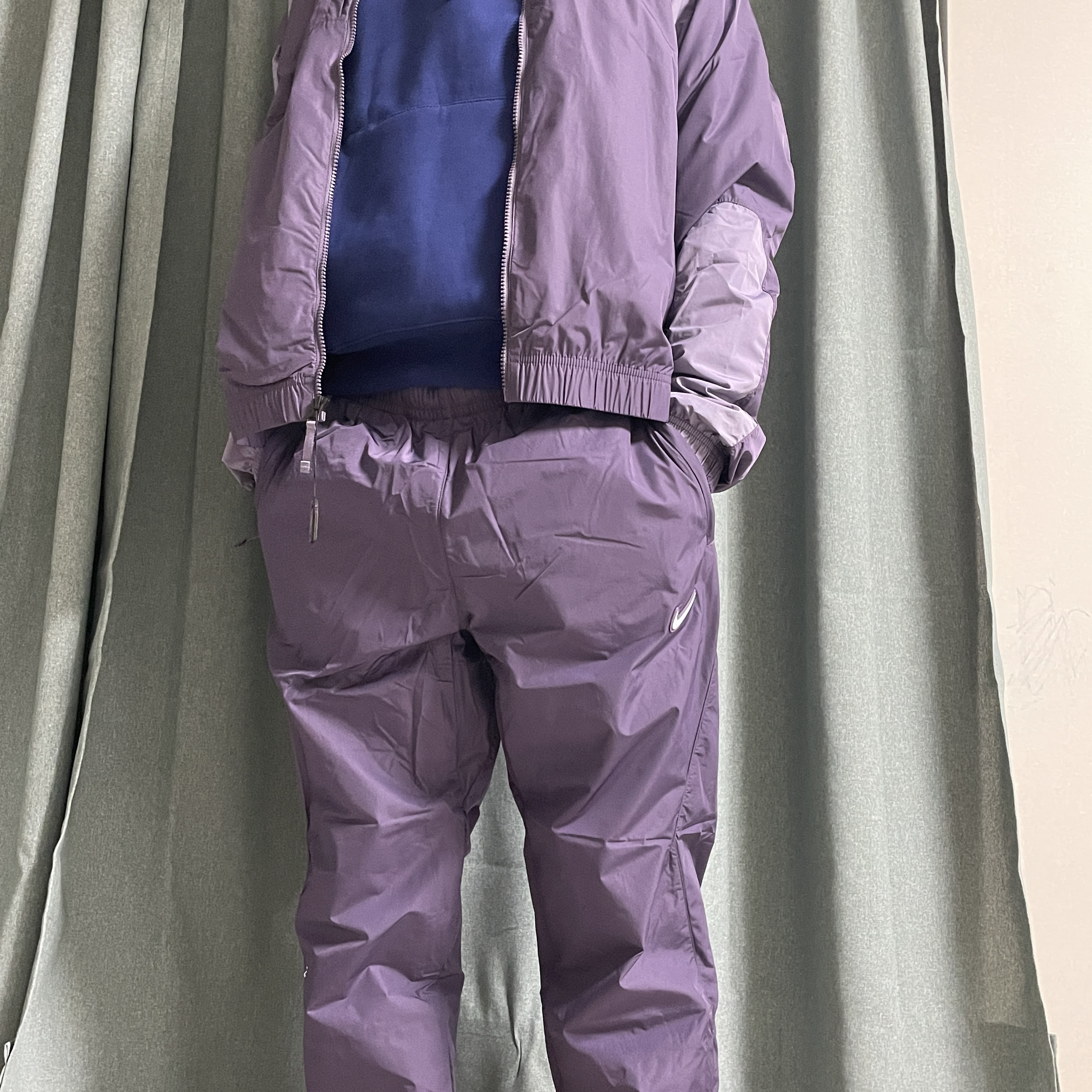 Nike x Drake Nocta NRG Nylon Track Jacket Dark Raisin - Asia, Nike x Drake Nocta NRG Nylon Track Pants Dark Raisin - Asia 착용 스타일 - 1