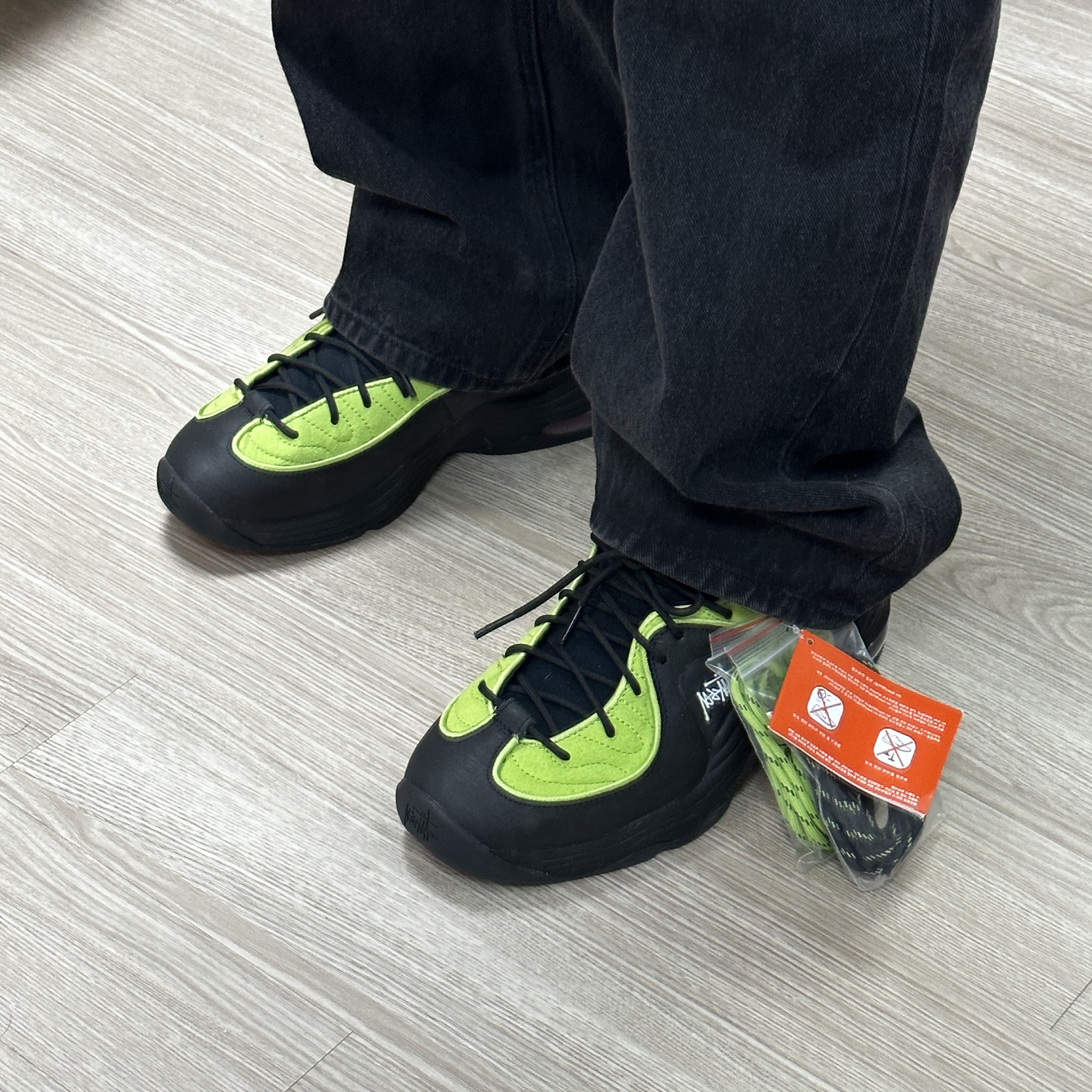 Nike x Stussy Air Penny II Vivid Green and Black 착용 스타일