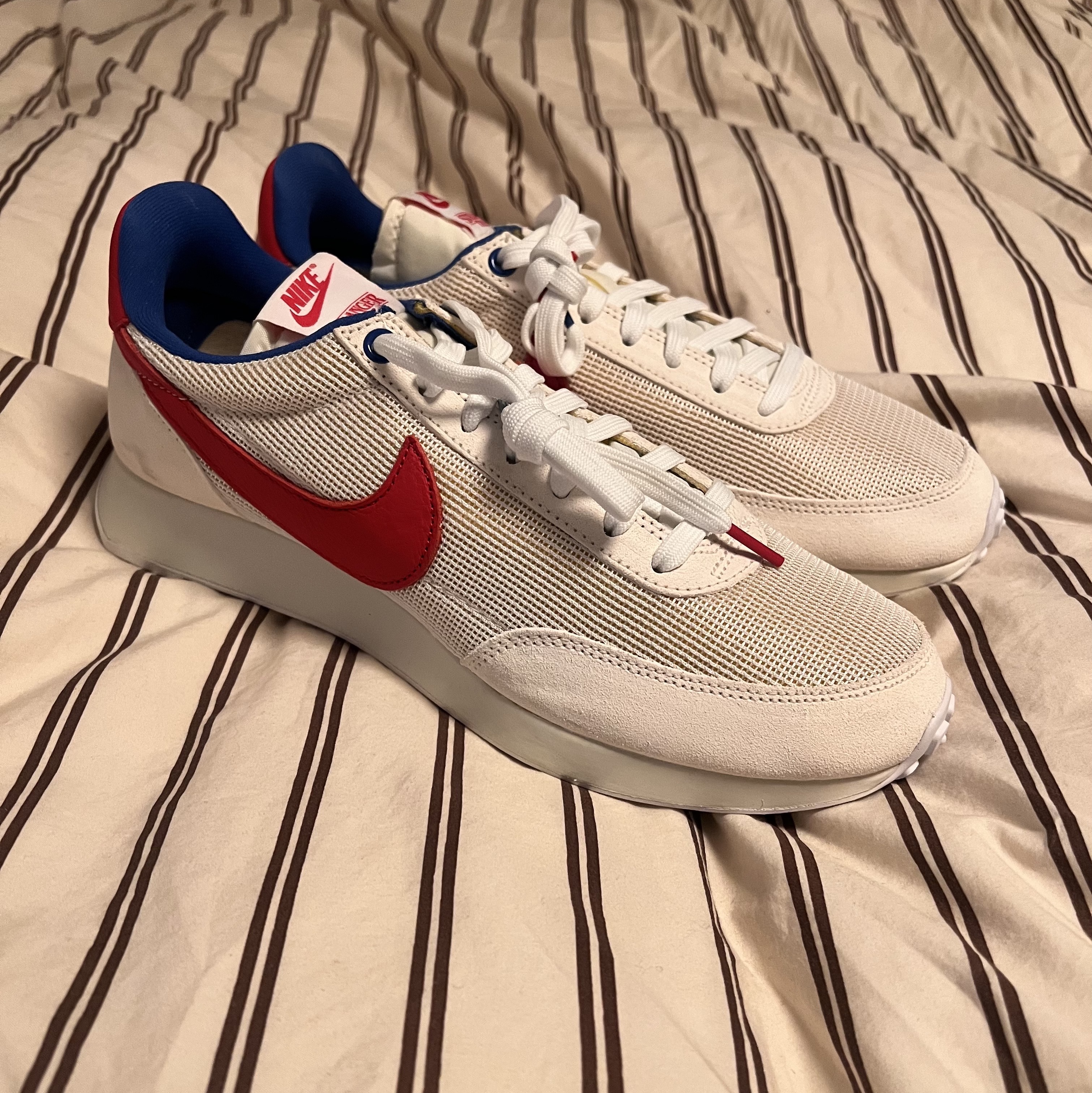 Nike x Stranger Things Tailwind 79 Independence Day Pack 착용 스타일 - 3