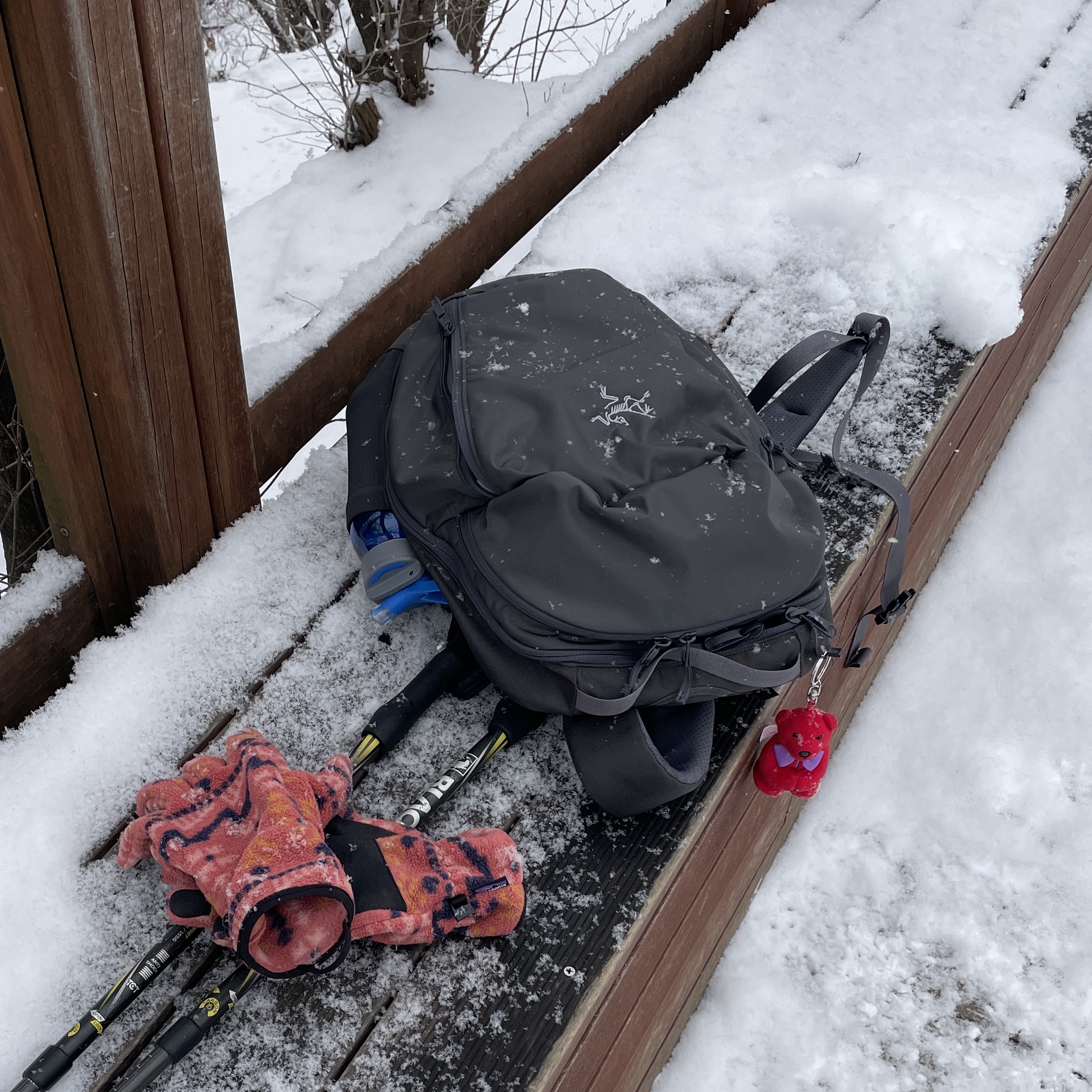 Arc'teryx Mantis 26 Backpack Pilot 착용 스타일