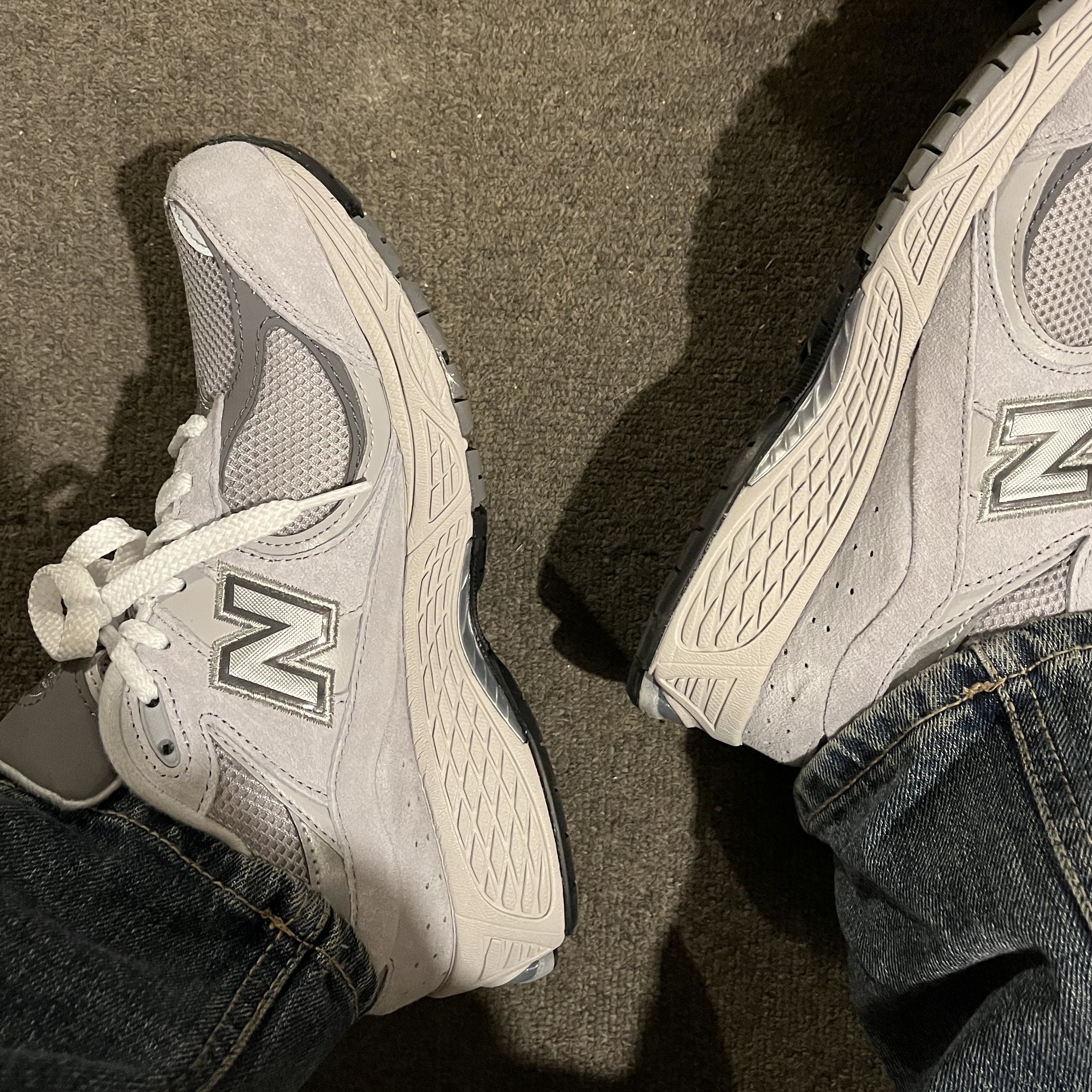 New Balance 2002R T2 Gray 착용 스타일 - 1