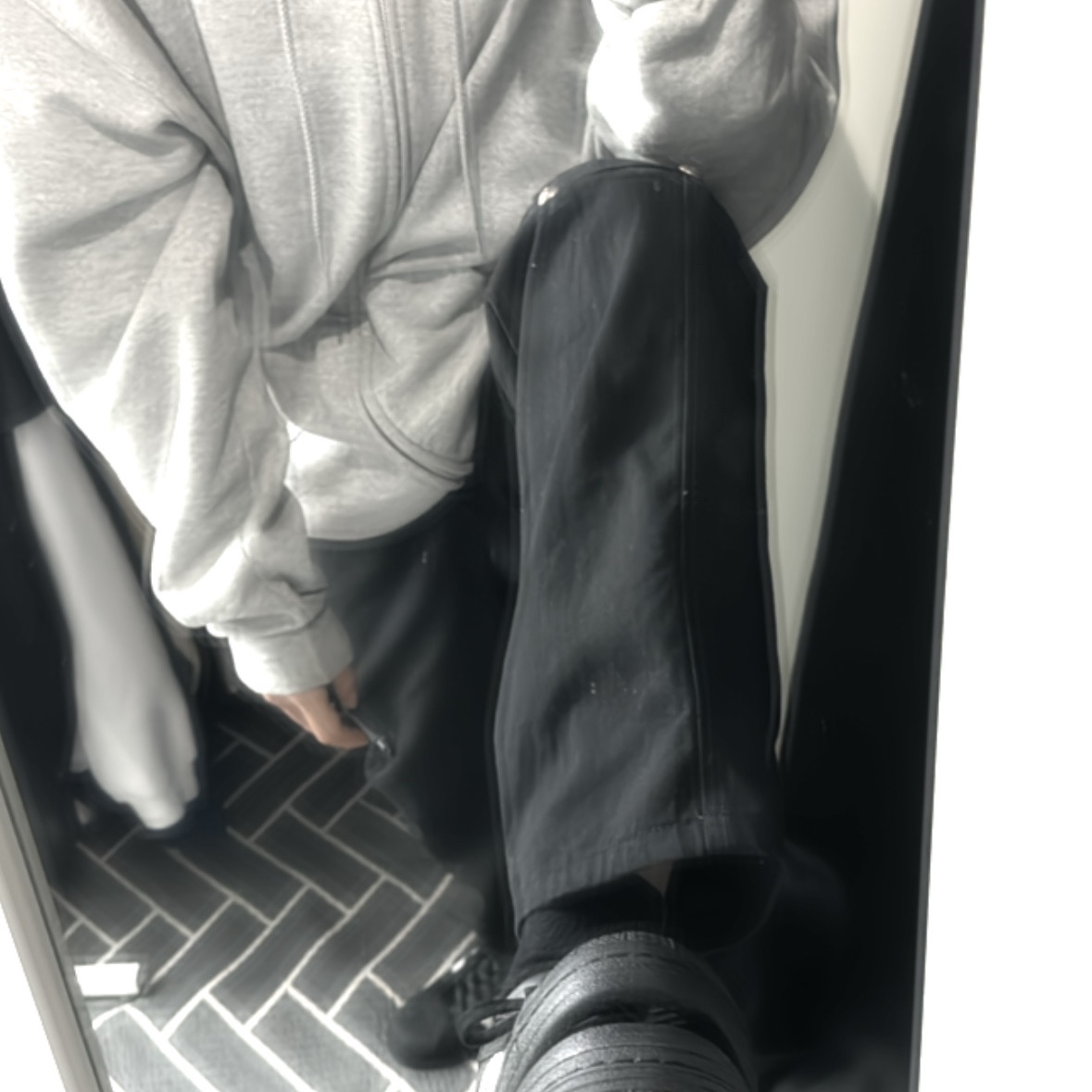 Adidas Superstar Core Black White 착용 스타일