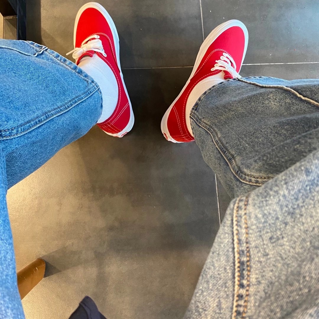 Vans Vault OG Authentic LX Red 착용 스타일 - 2