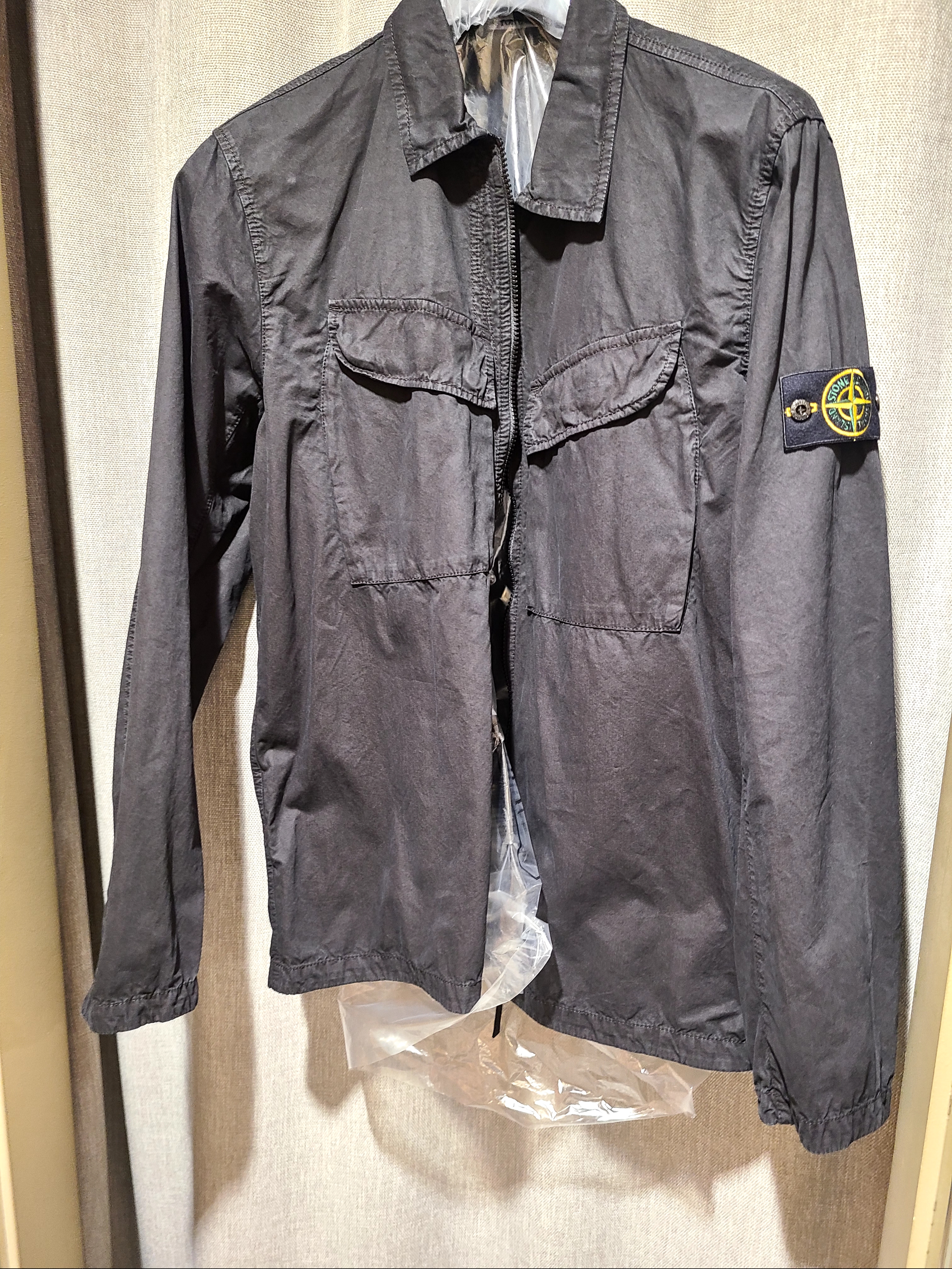 Stone Island 101WN Brushed Cotton Canvas T.CO+OLD Overshirt Black - 22FW 착용 스타일