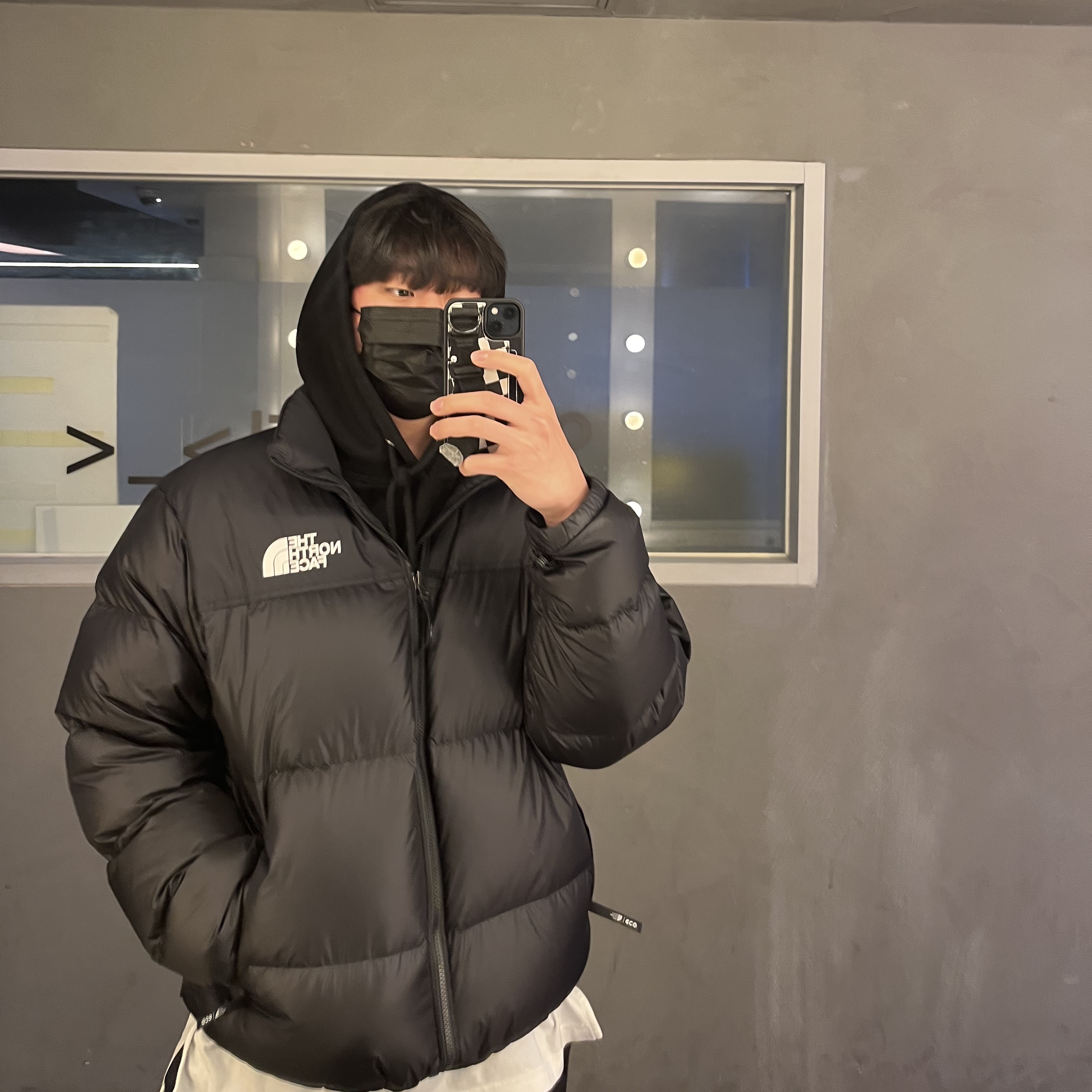 The North Face 1996 Eco Nuptse Jacket Black 착용 스타일 - 2