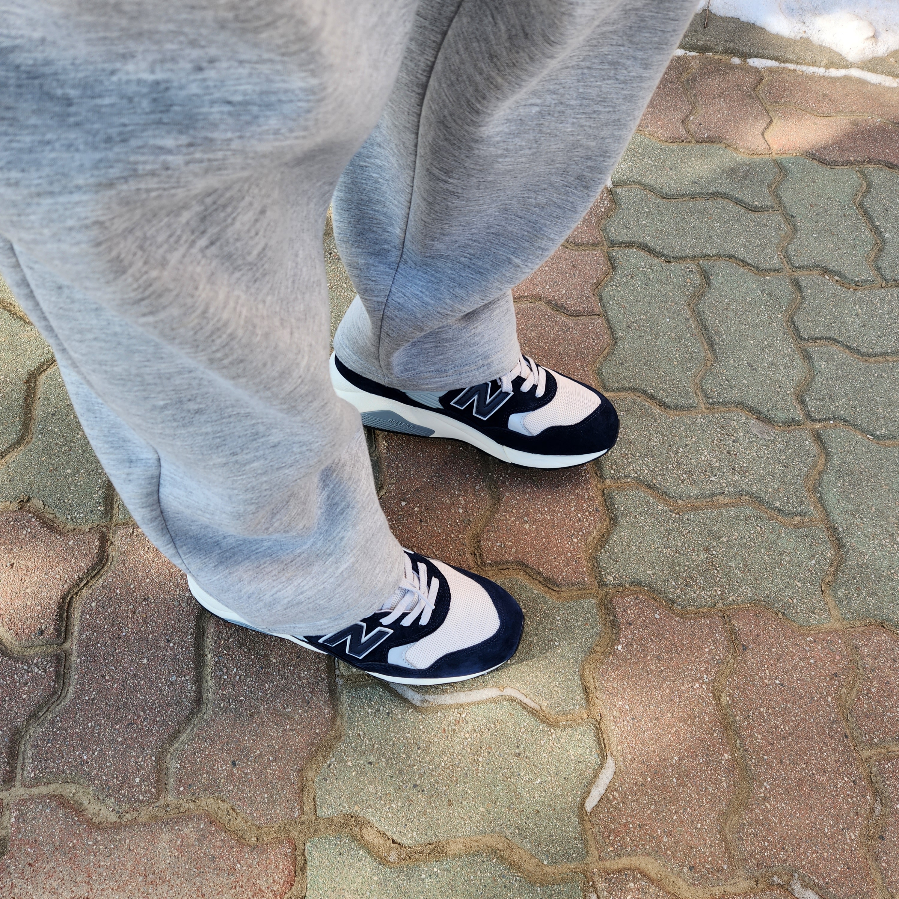 New Balance 580 Navy Cream 착용 스타일 - 1