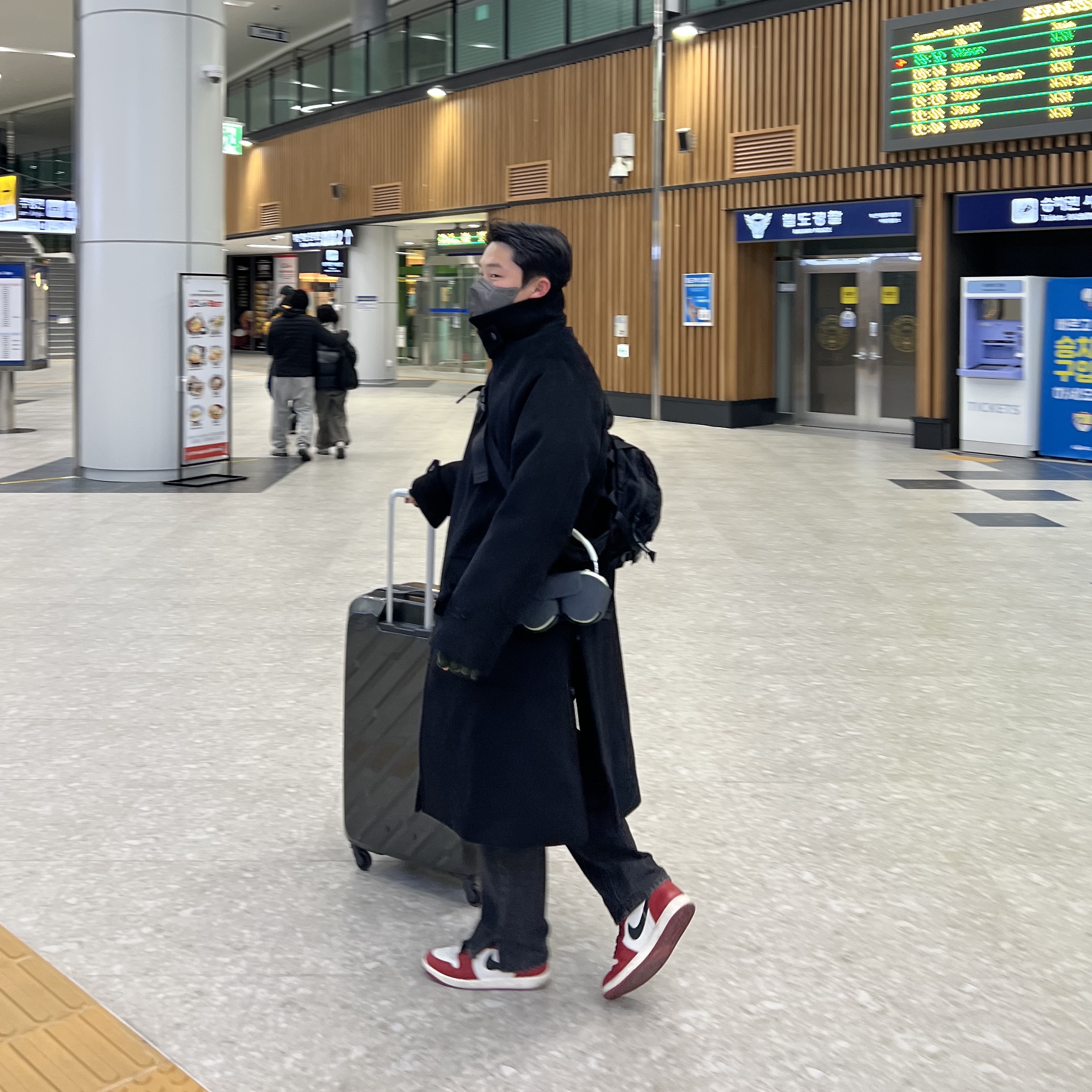 Jordan 1 Retro High OG Chicago 2022, Apple AirPods Max Lightning Green (Korean Ver.) 착용 스타일