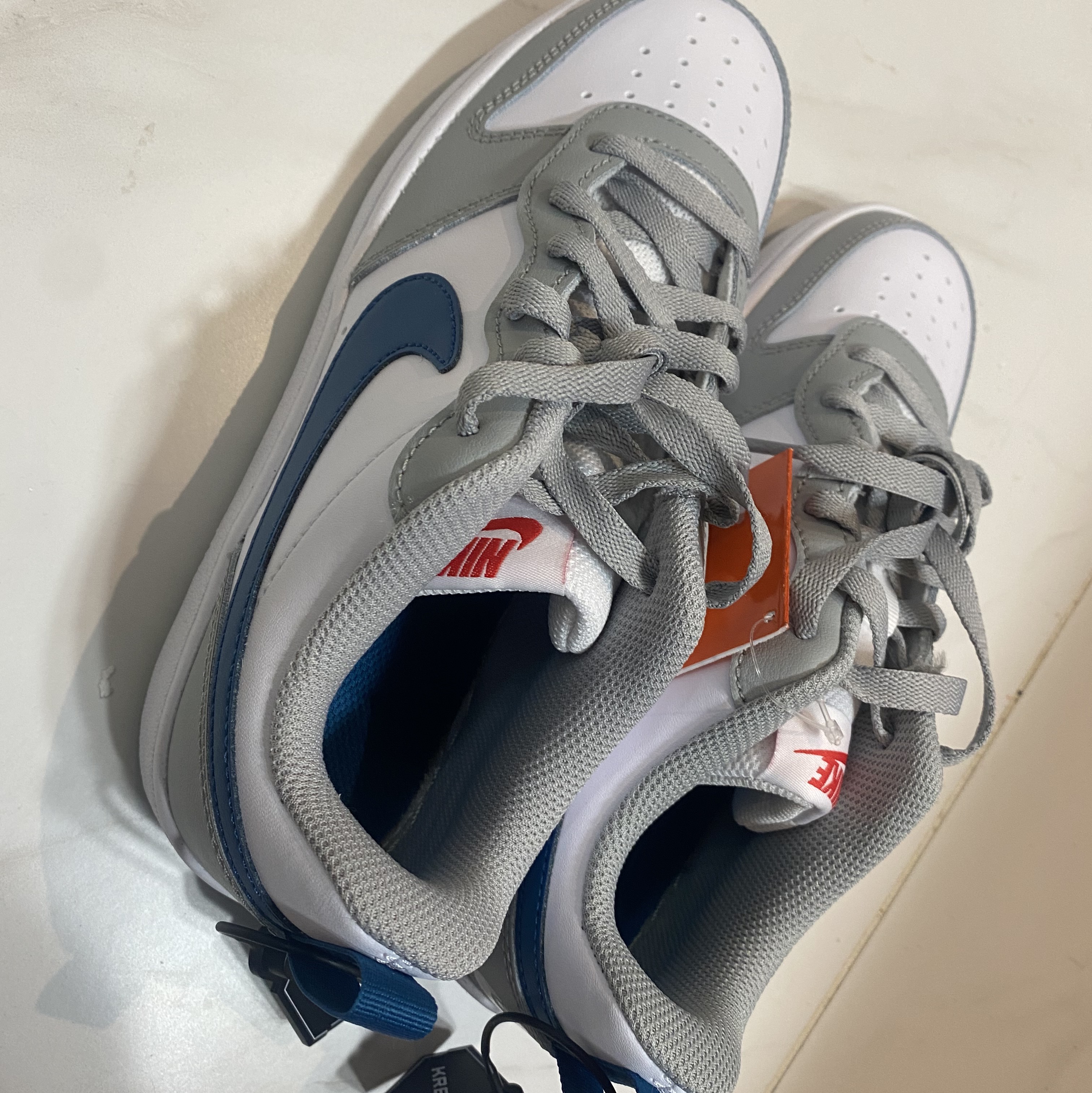 (GS) Nike Court Borough Low 2 Light Smoke Grey 착용 스타일 - 2