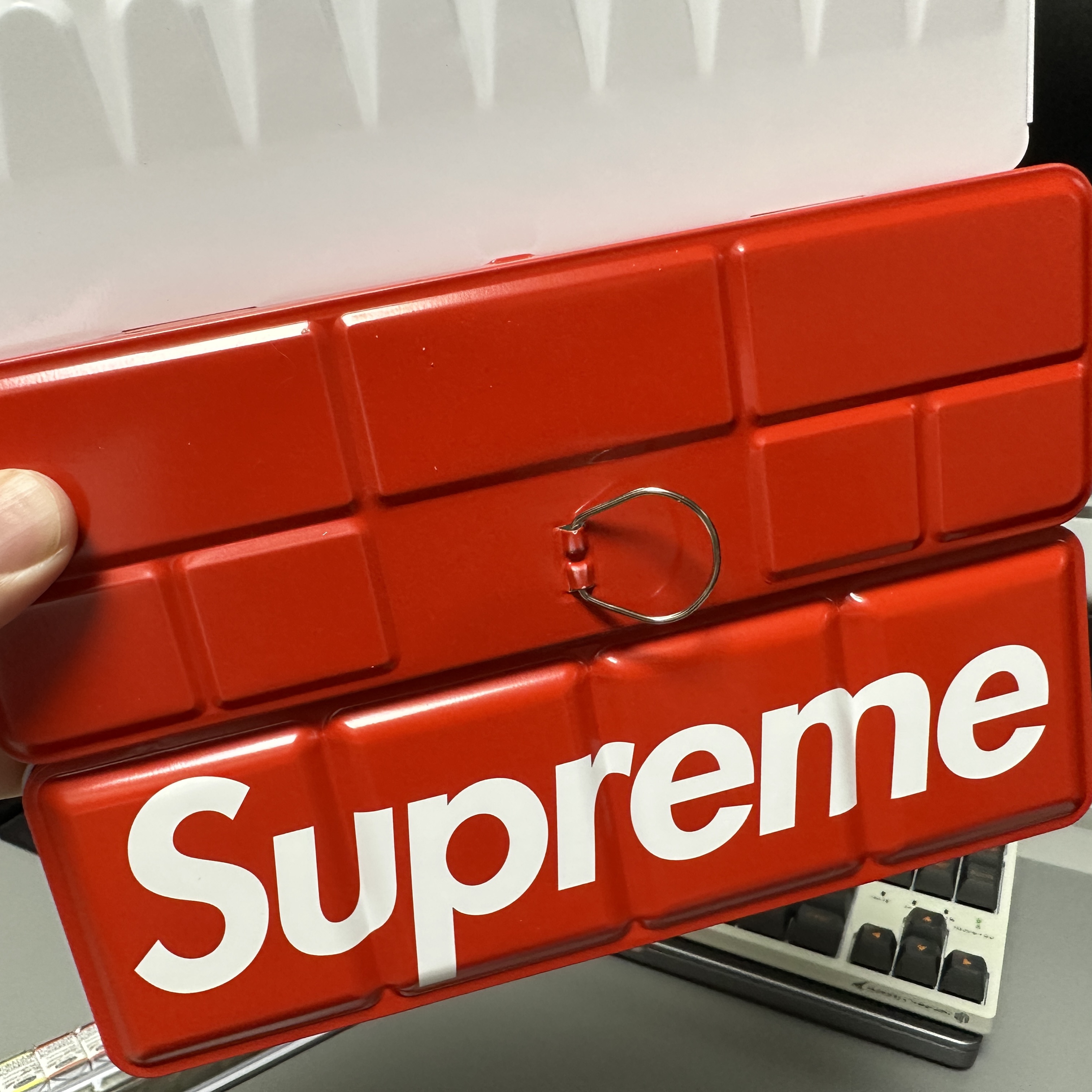 Supreme Schmincke 12-Color Watercolor Set Red - 22FW 착용 스타일 - 4