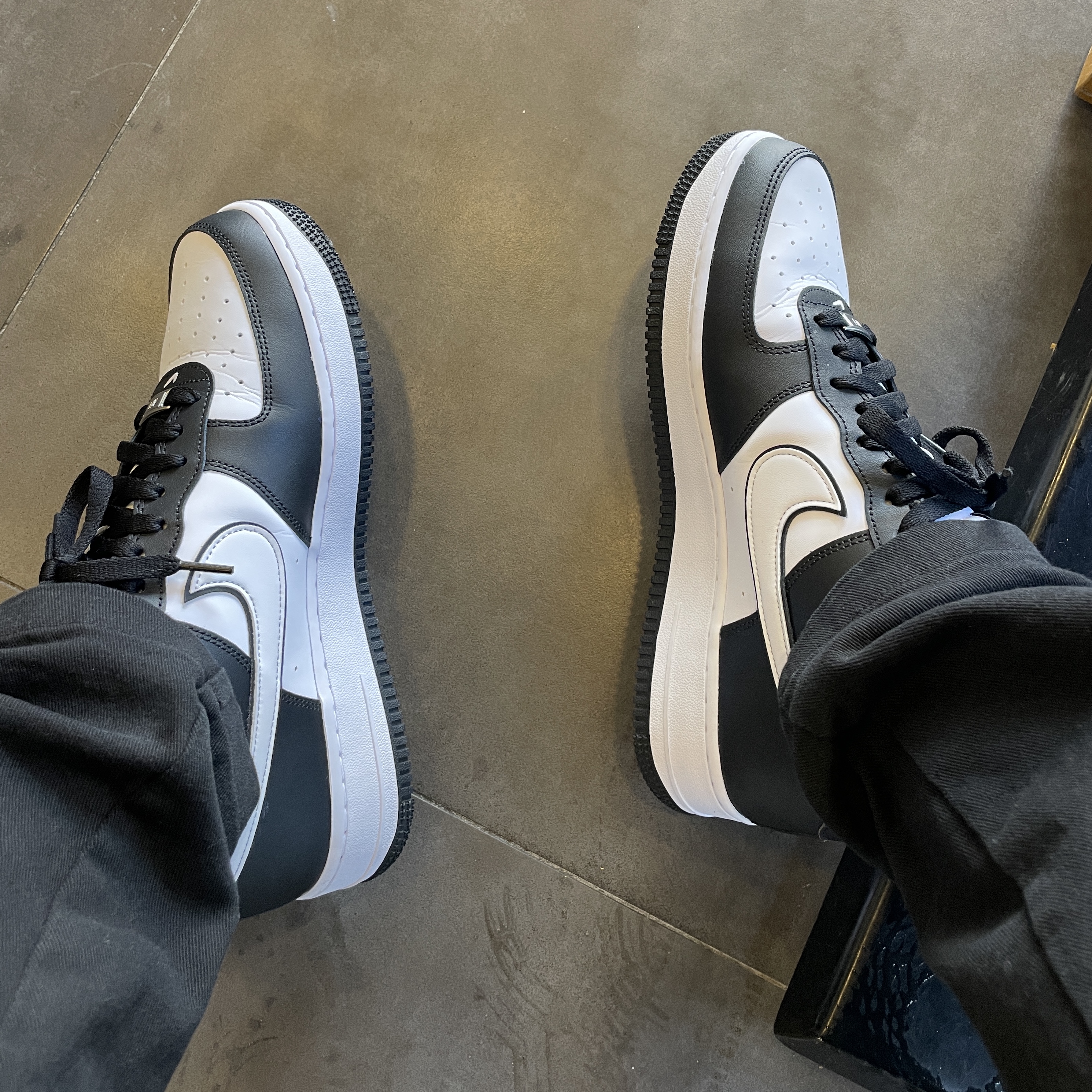 Nike Air Force 1 '07 Black White 착용 스타일