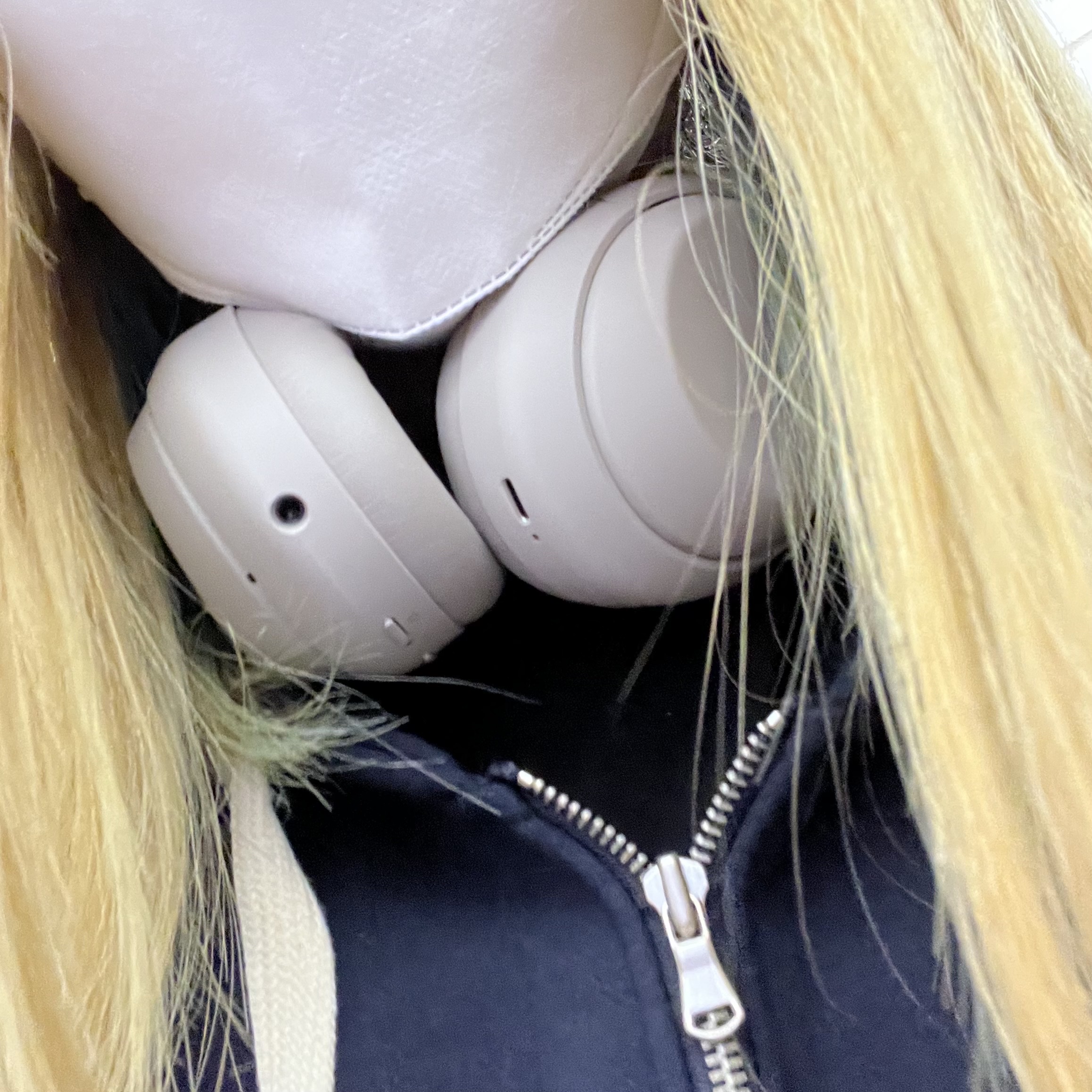 Sony WH-1000XM4 Platinum Silver (Korean Ver.) 착용 스타일