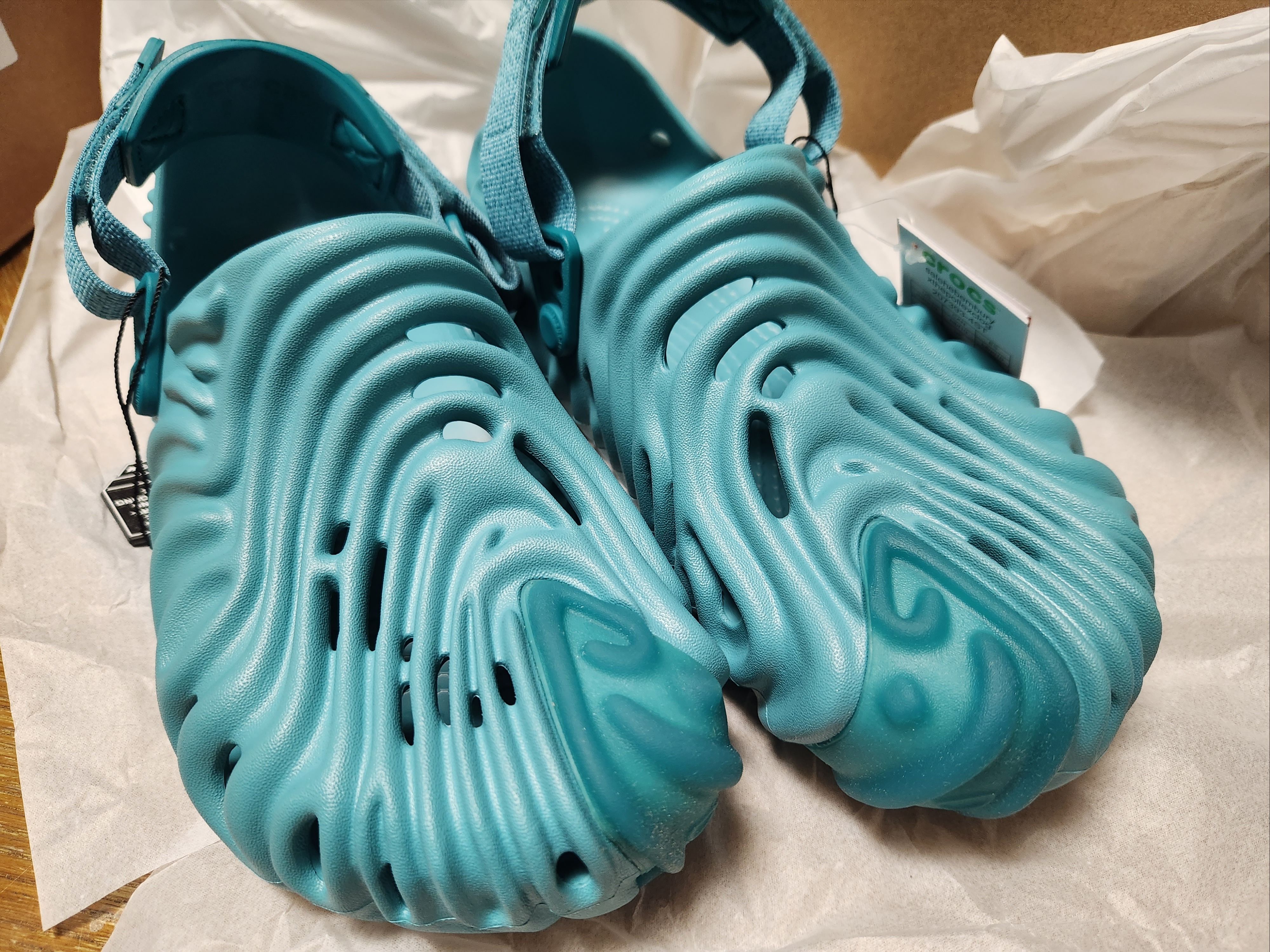 Crocs x Salehe Bembury Pollex Clog Tide 착용 스타일
