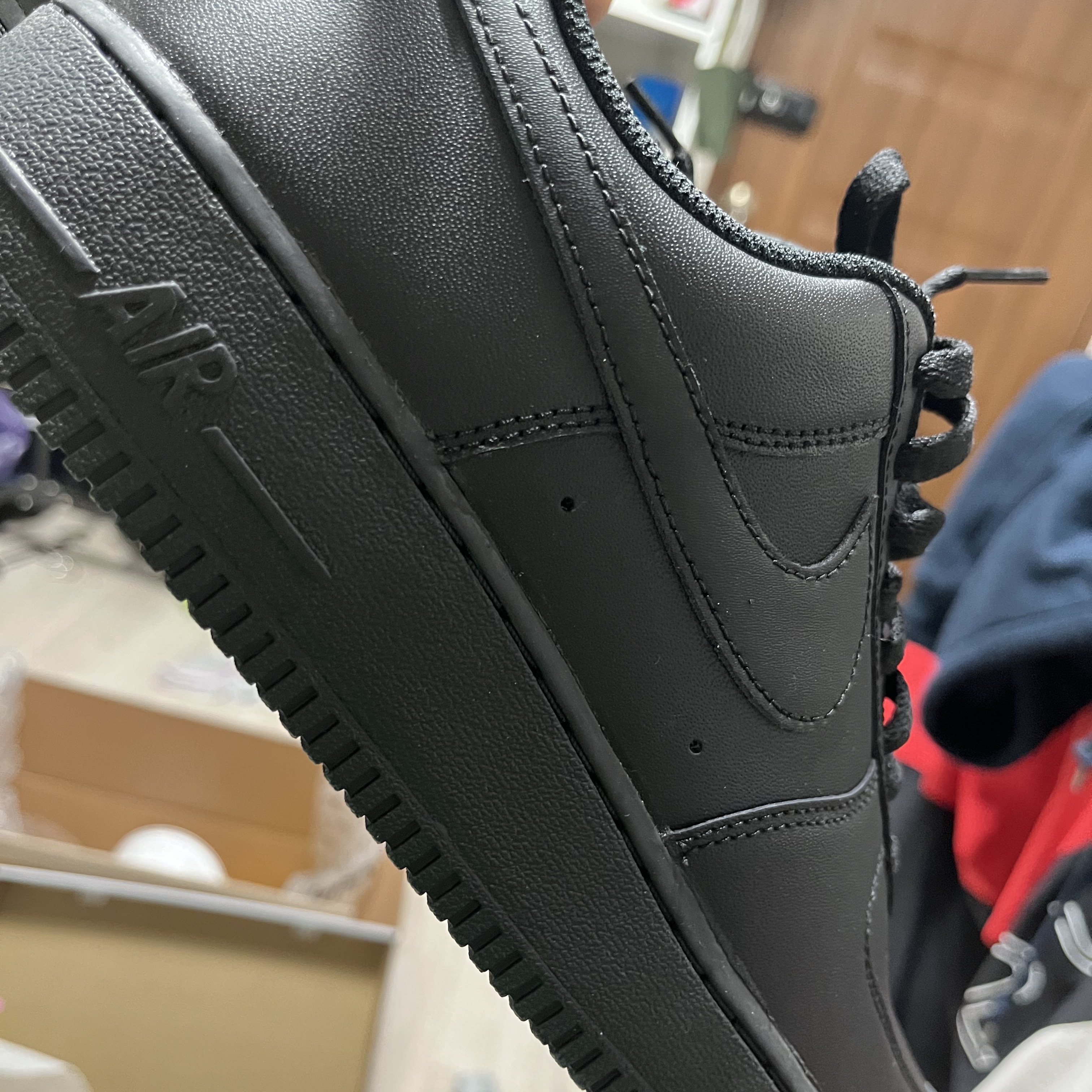 Nike Air Force 1 '07 Low Triple Black 착용 스타일
