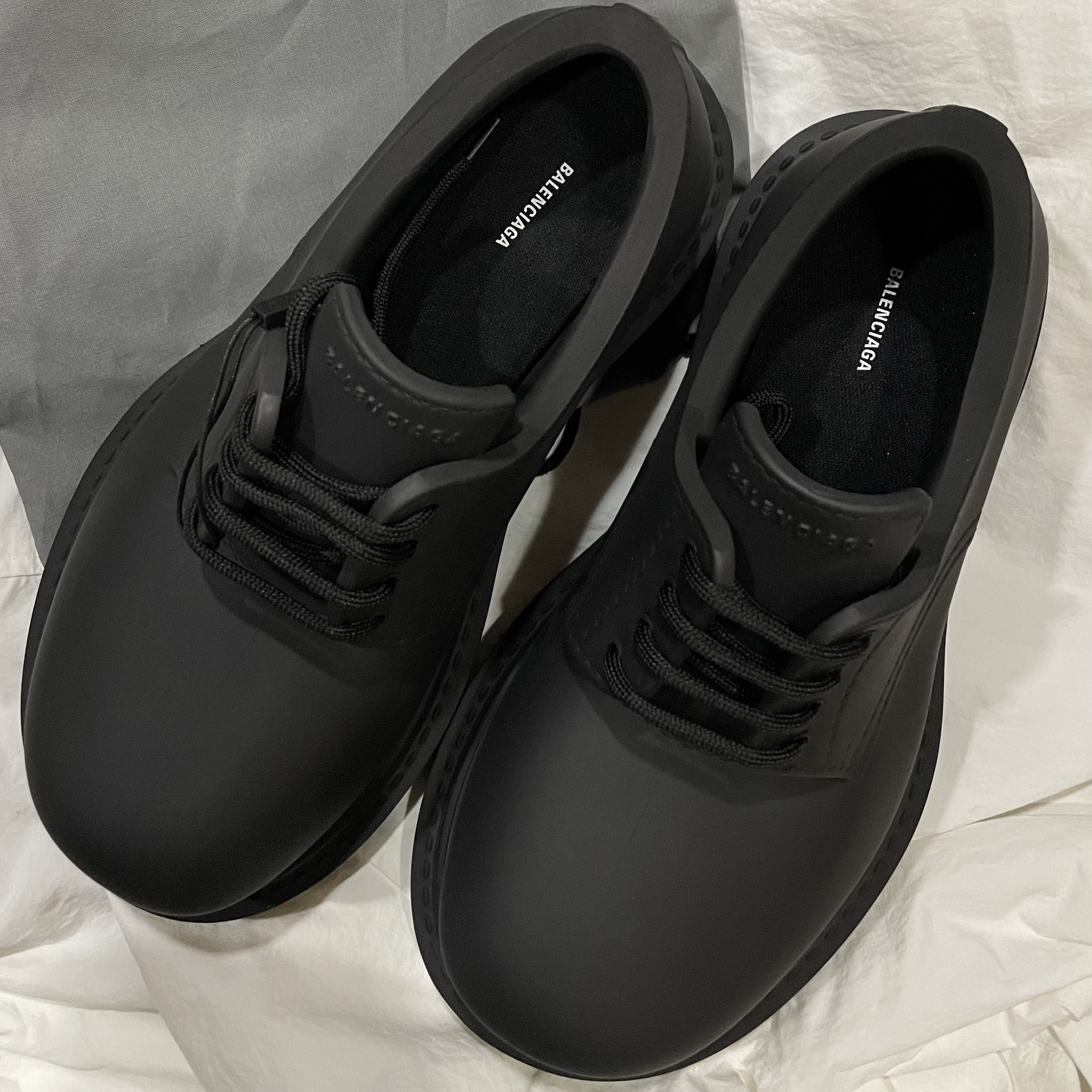 Balenciaga XL Army Boots Full Eva Black, Yeezy Gap Engineered By Balenciaga Flame Cap Black 착용 스타일 - 4