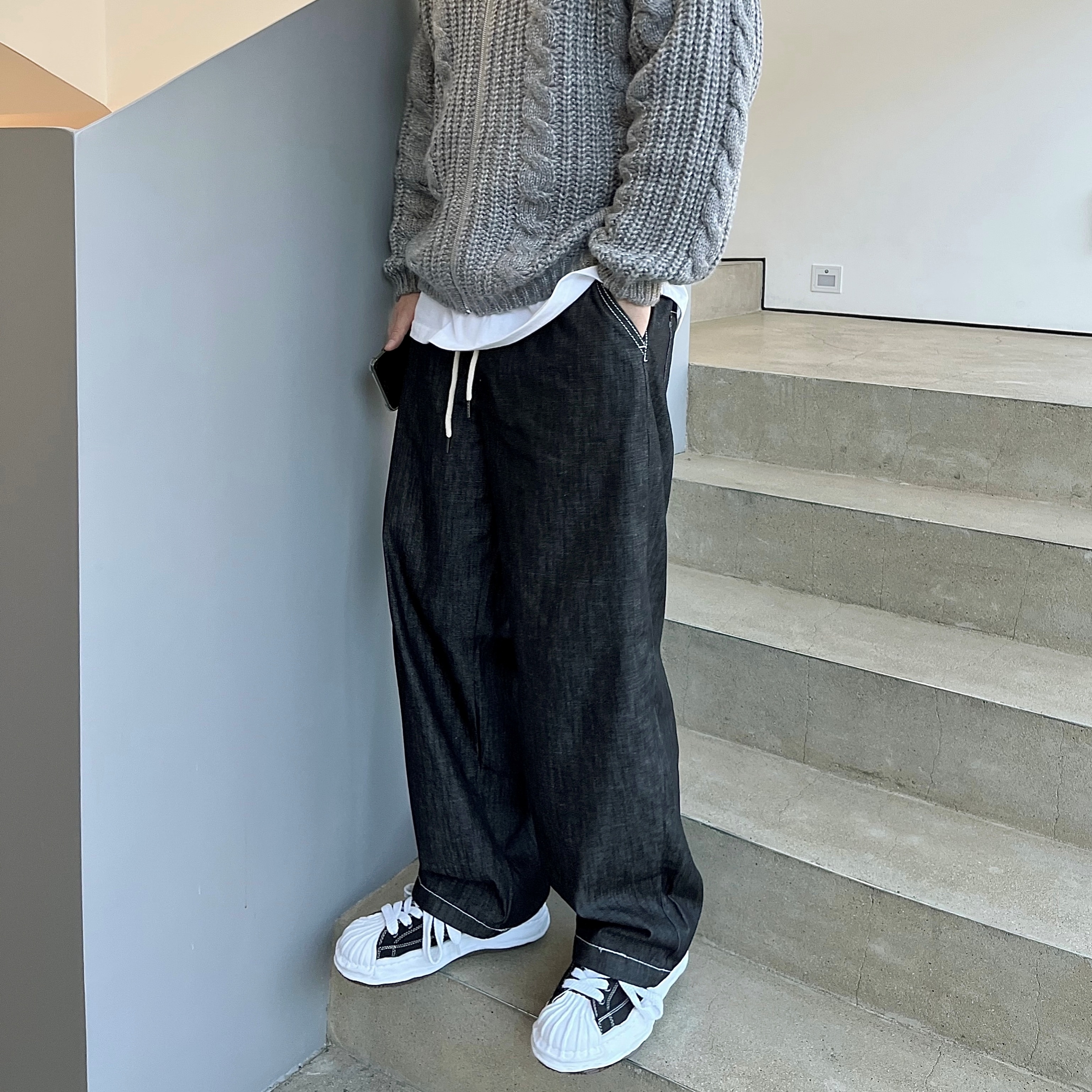 Maison Mihara Yasuhiro Blakey OG Sole Canvas Low-top Sneakers Black White 착용 스타일 - 2