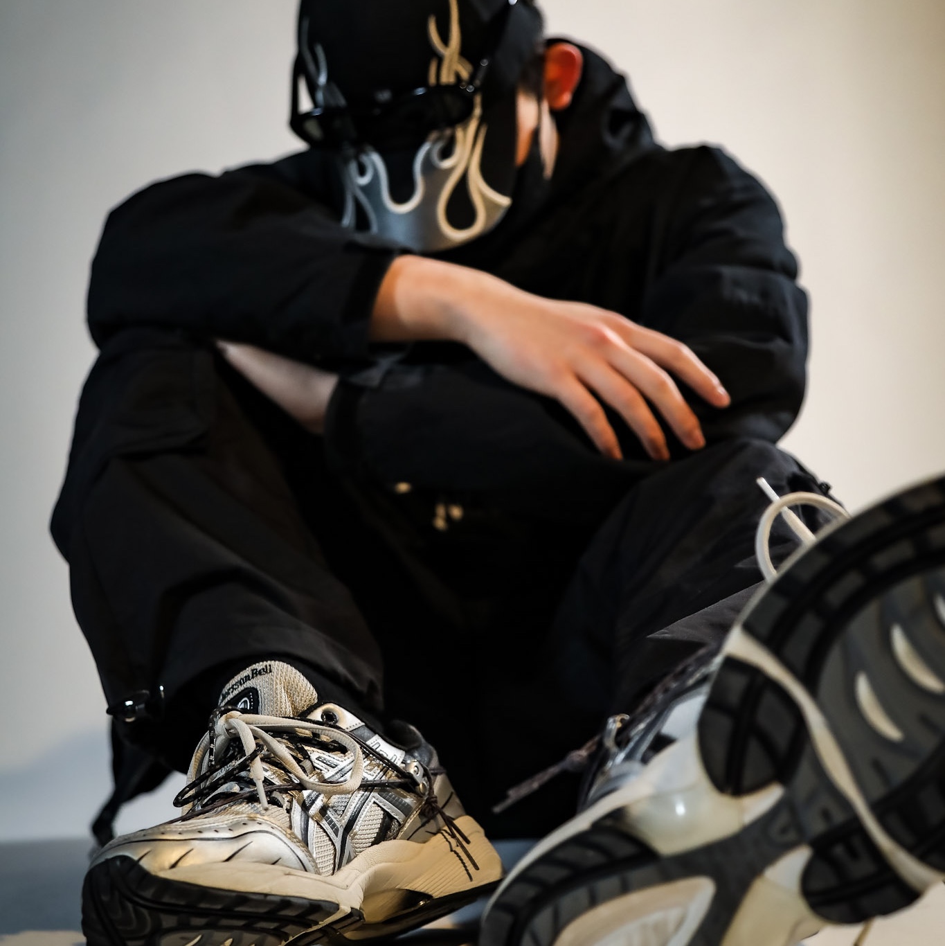 Asics x Andersson Bell Gel-1090 Glacier Grey Silver 착용 스타일 - 2