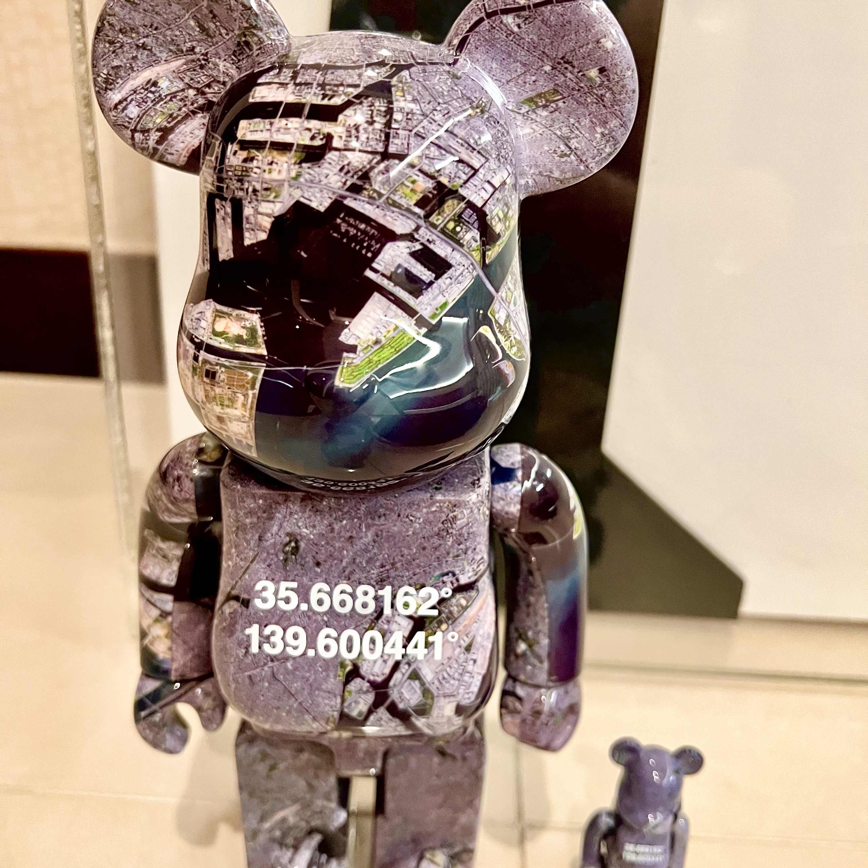 Bearbrick Benjamin Grant Overview Tokyo 100% & 400% Set 착용 스타일 - 2