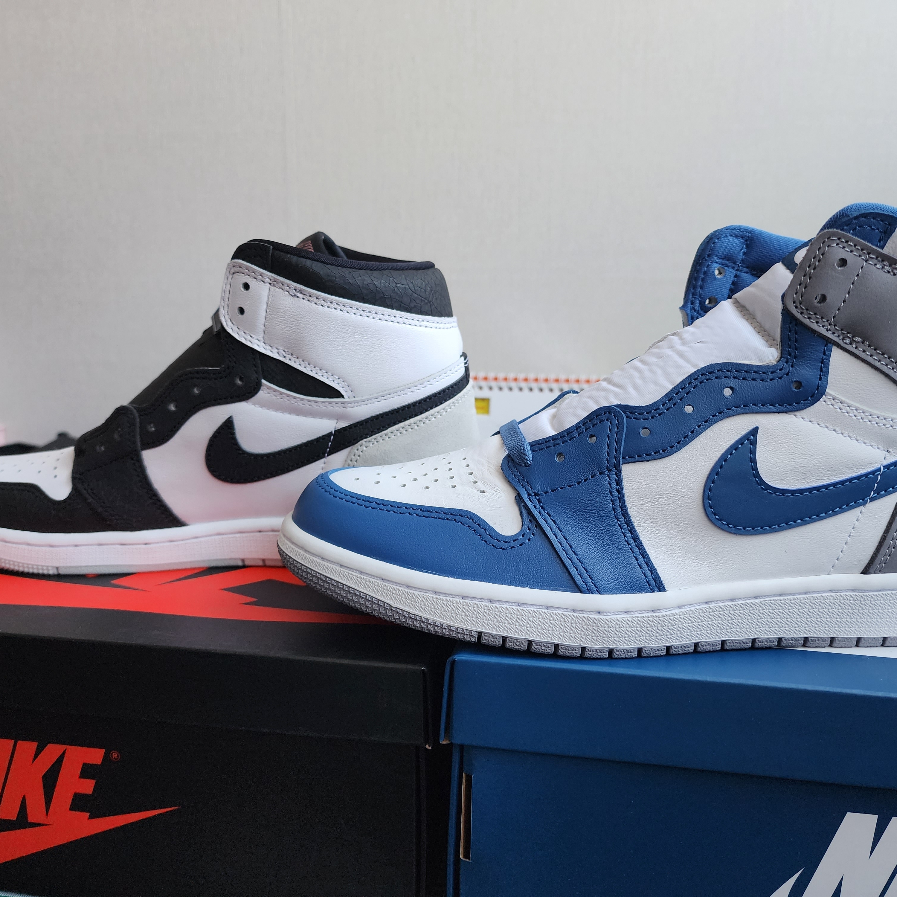 Jordan 1 Retro High OG Bleached Coral, Jordan 1 Retro High OG True Blue 착용 스타일 - 2