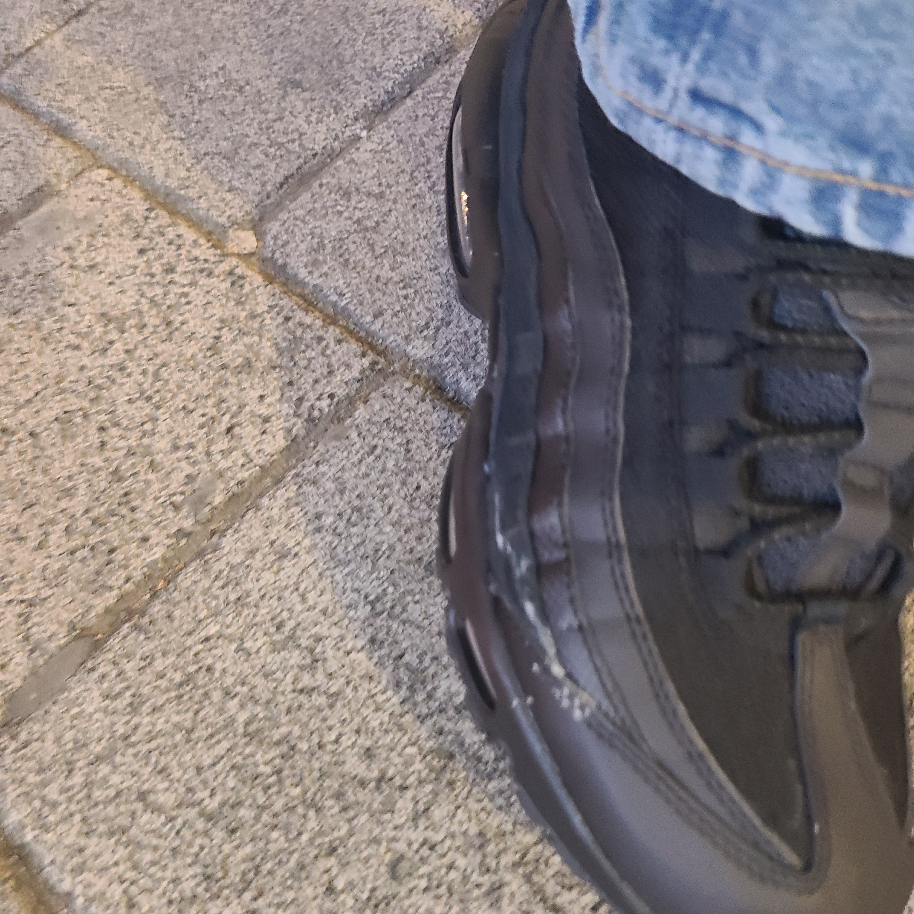 Nike Air Max 95 Essential Triple Black 2020 착용 스타일 - 1