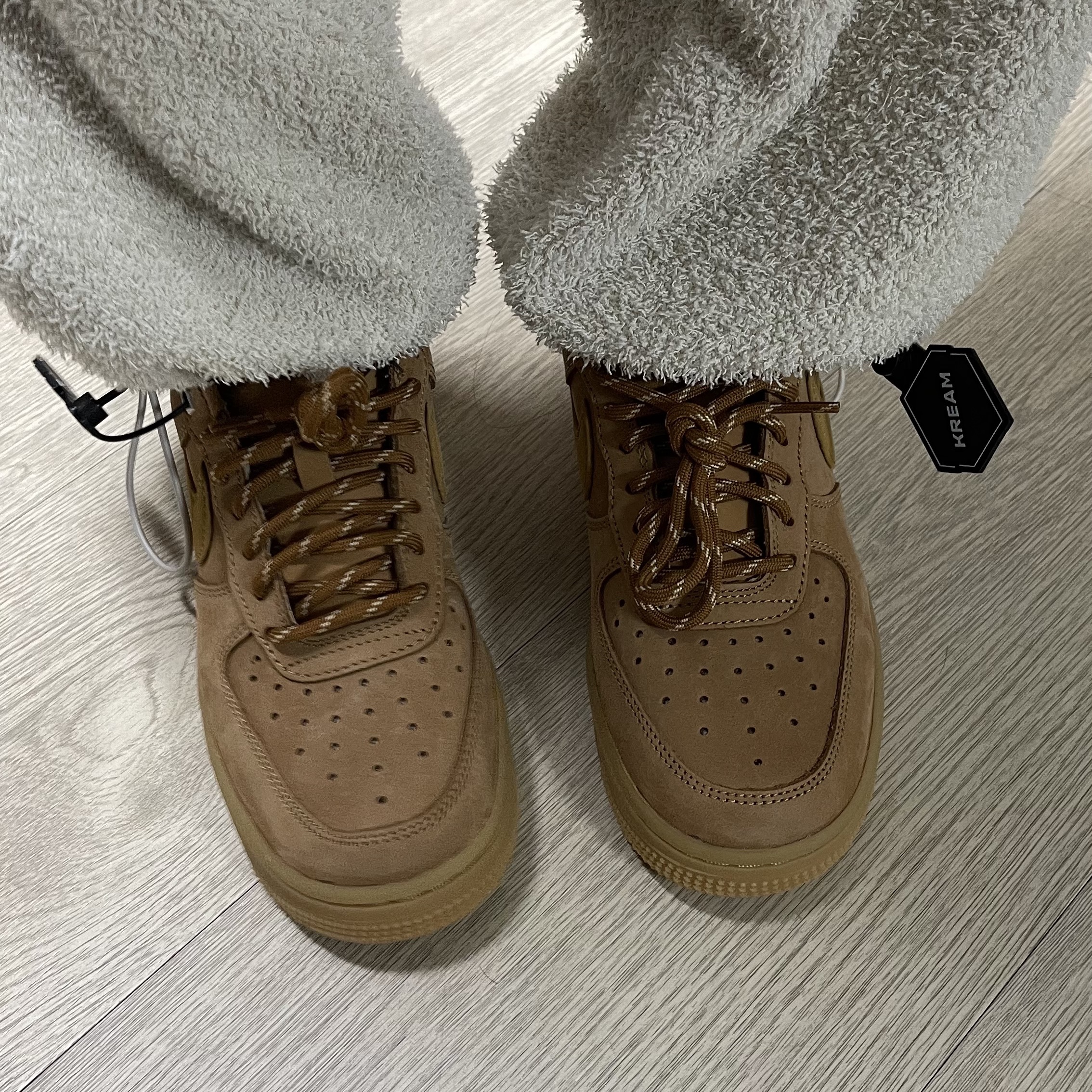 Nike Air Force 1 '07 WB Flax 착용 스타일
