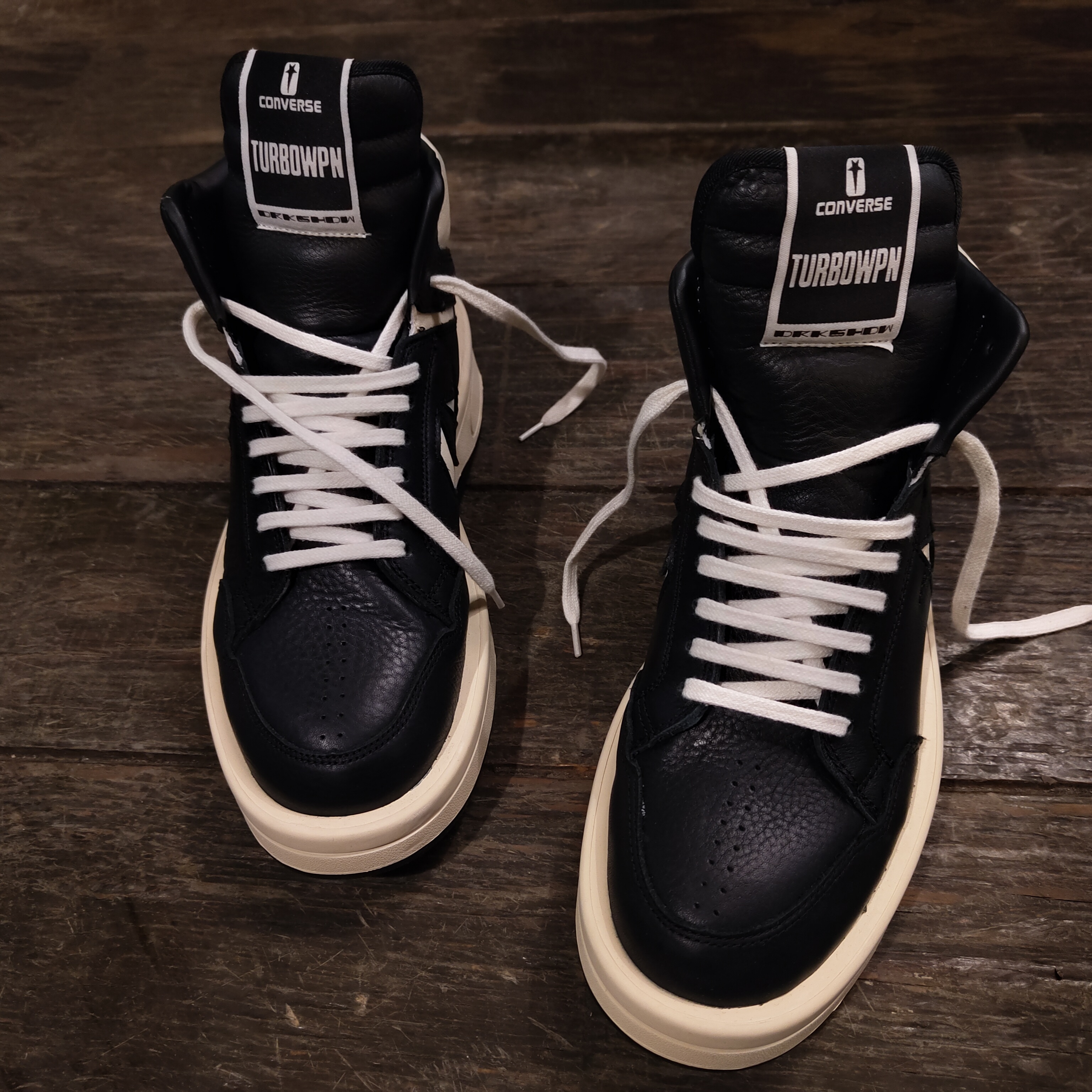 Converse x Drkshdw Turbowpn Black Cream 착용 스타일 - 1