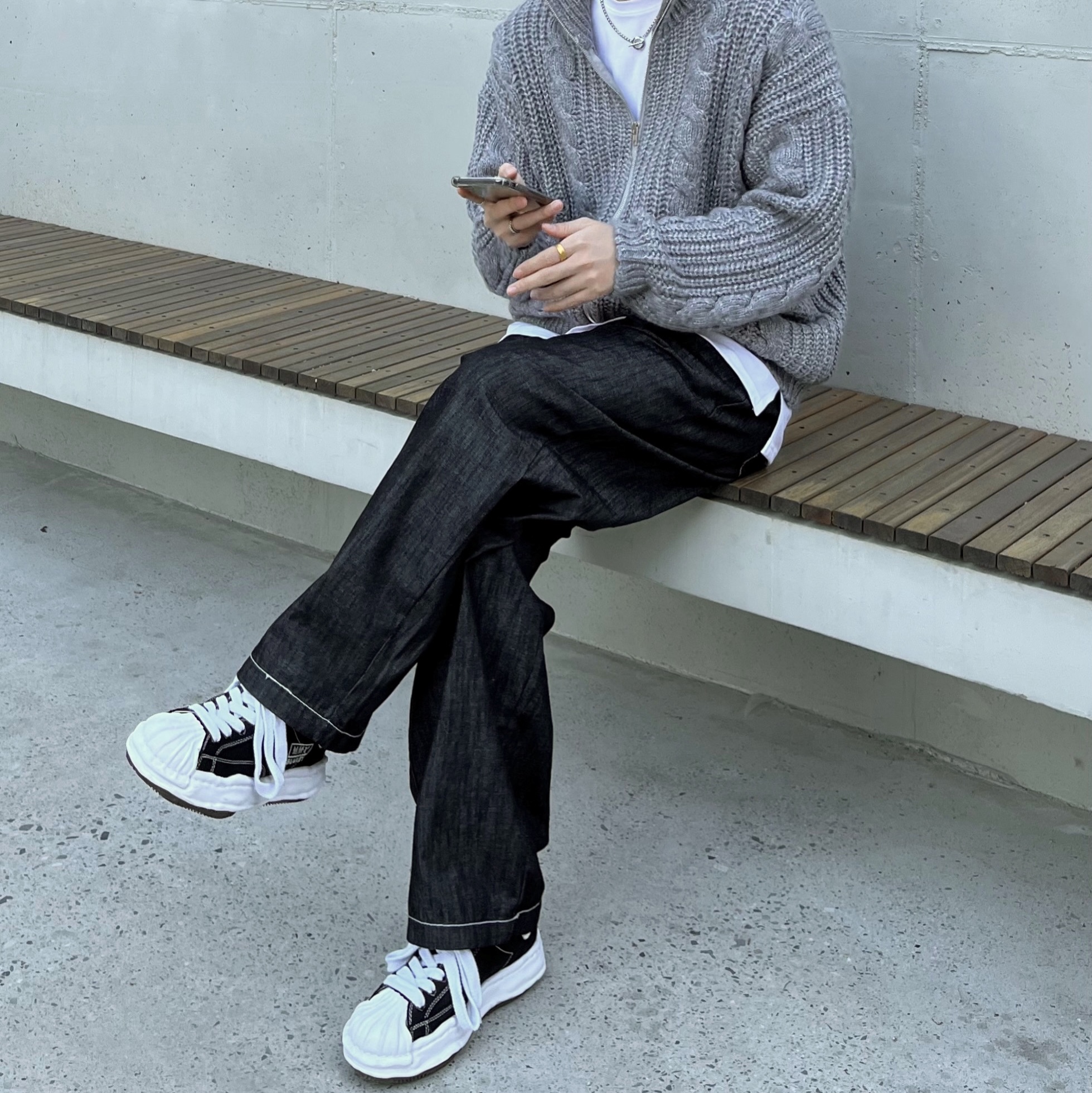 Maison Mihara Yasuhiro Blakey OG Sole Canvas Low-top Sneakers Black White 착용 스타일 - 3