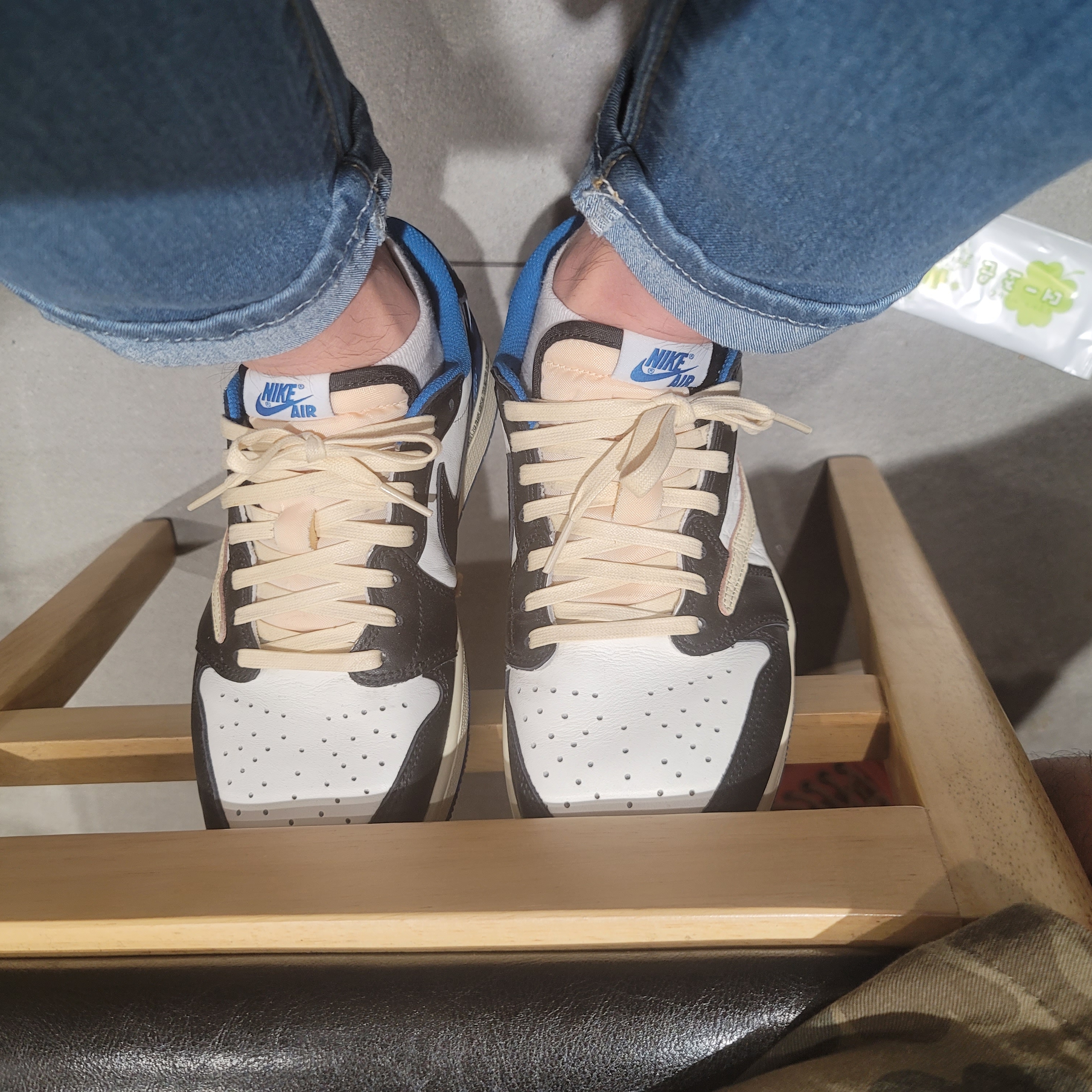 Jordan 1 x Travis Scott x Fragment Retro Low OG SP Military Blue 착용 스타일
