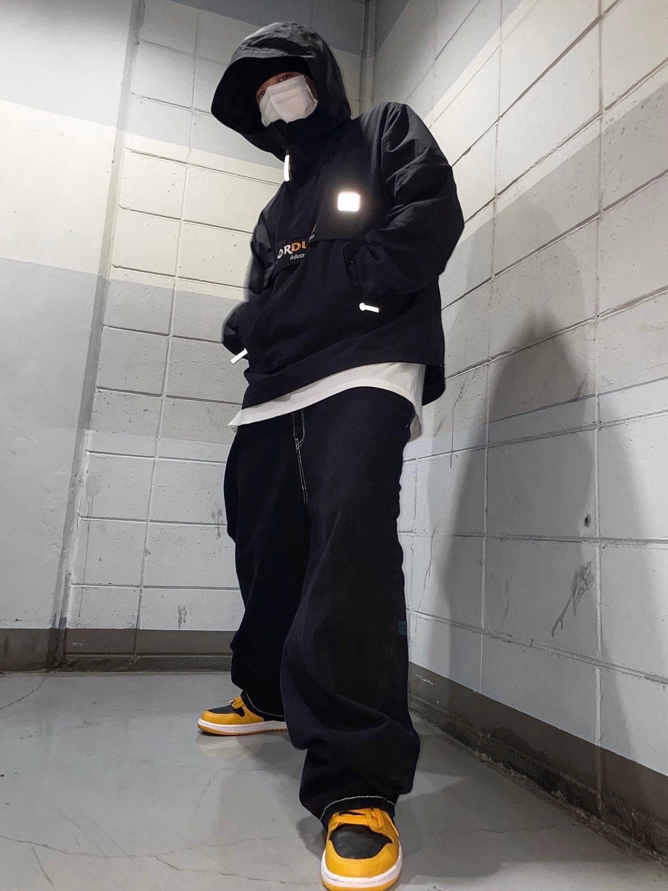 Stussy Debossed Stock Logo Beanie Black, Jordan 1 Retro High OG Pollen 착용 스타일 - 4
