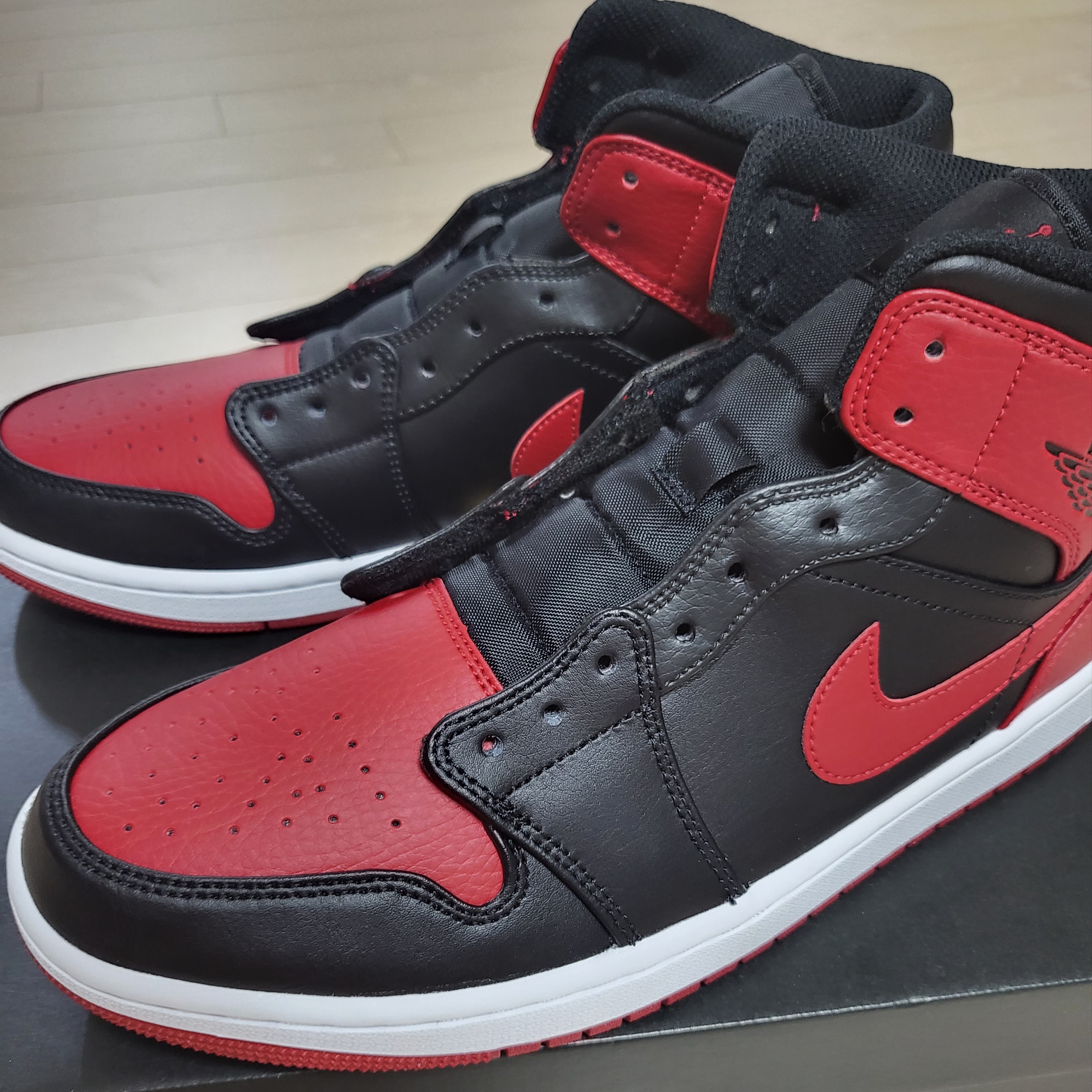 Jordan 1 Mid Bred Banned 2020 착용 스타일 - 3