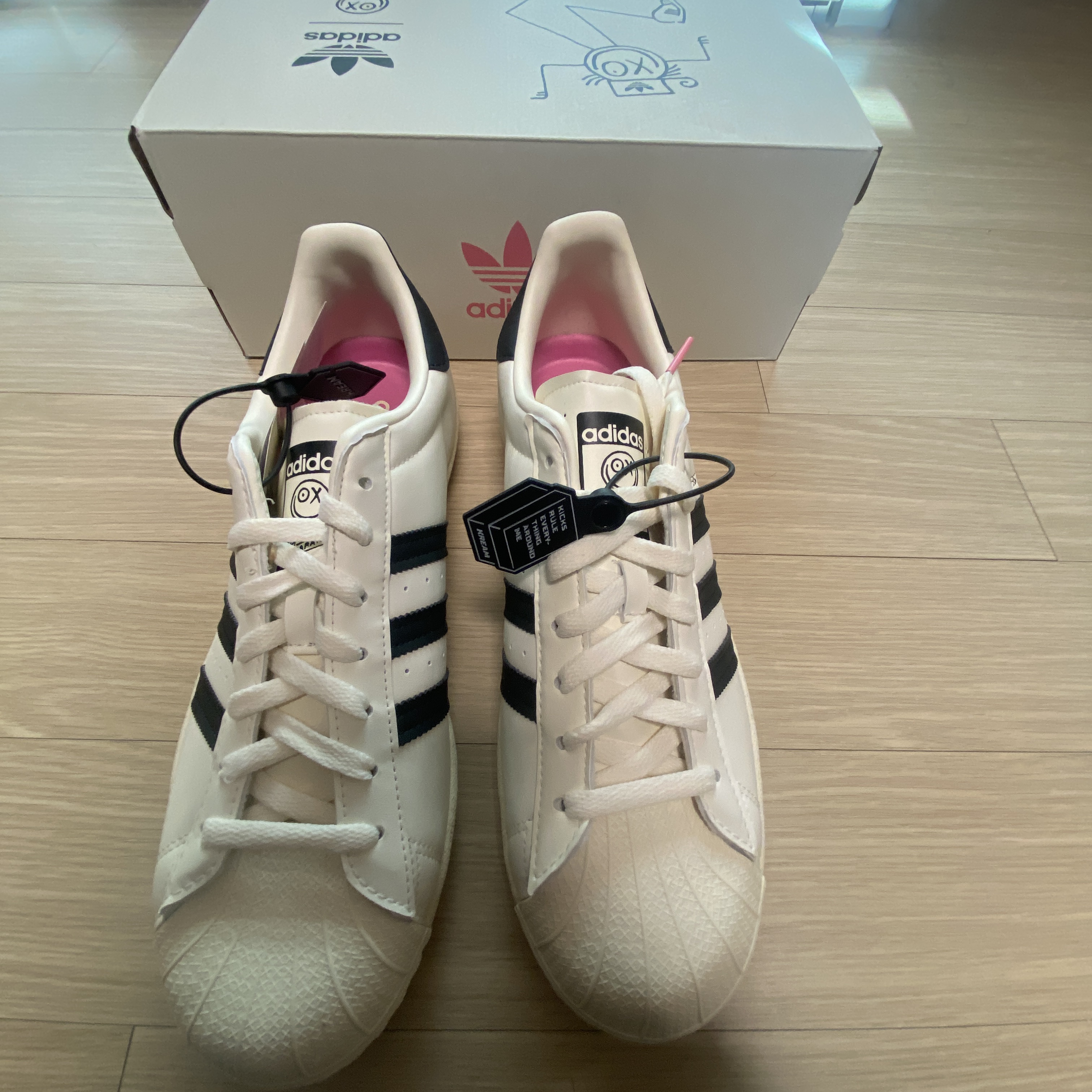 Adidas x Andre Saraiva Superstar Cream White Core Black 착용 스타일 - 2